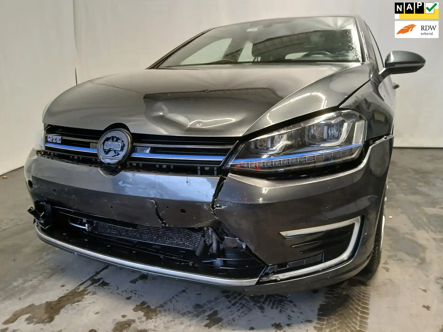Volkswagen Golf GTE 1.4 TSI - frontschade - motormanagementlampje - Ex Grijs - 1
