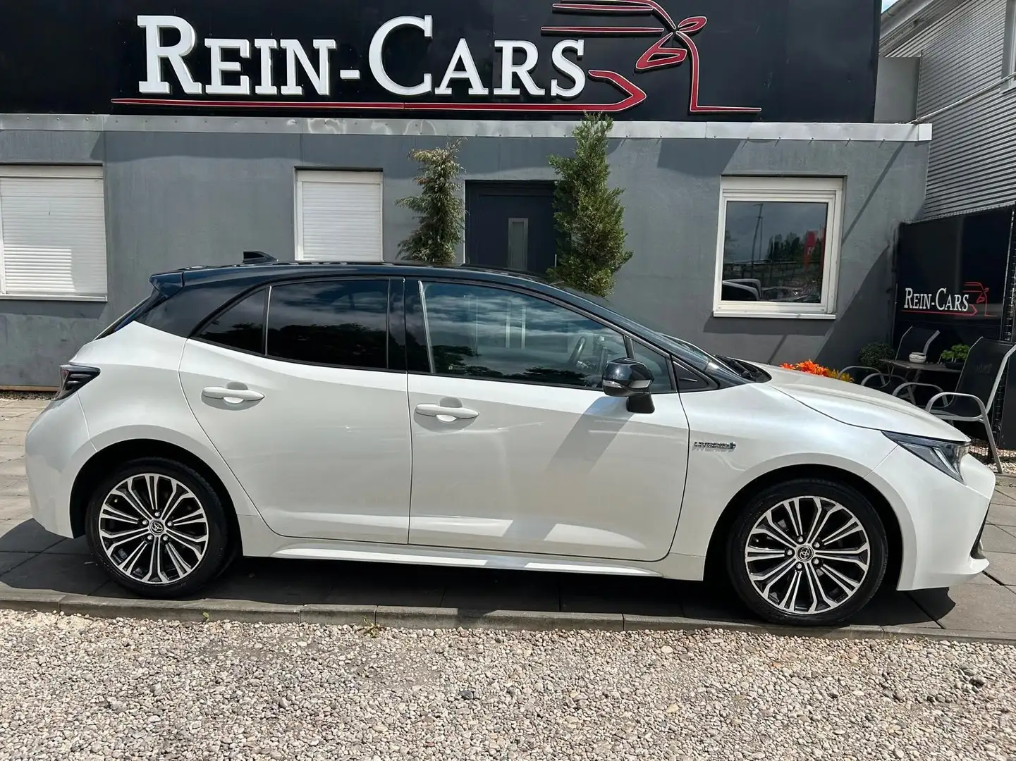 Toyota Corolla 1.8 Hybrid Club/I.HD/KAMERA/SHZ/LED/TEMP Zwart - 2