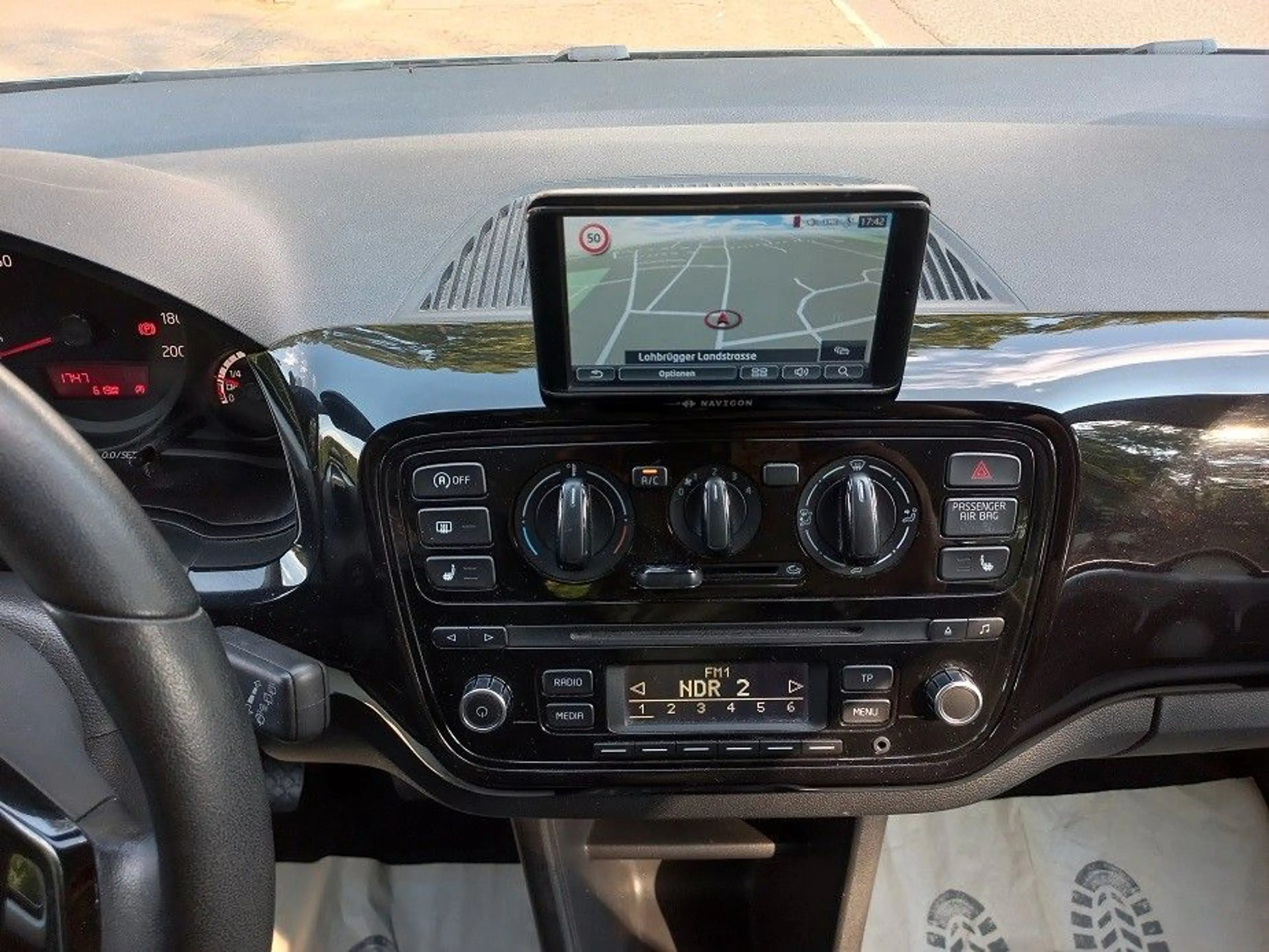 Volkswagen up! 1,0 BMT move up! Klima SHZ Navi ZV+FB Start/Stop — photo 25