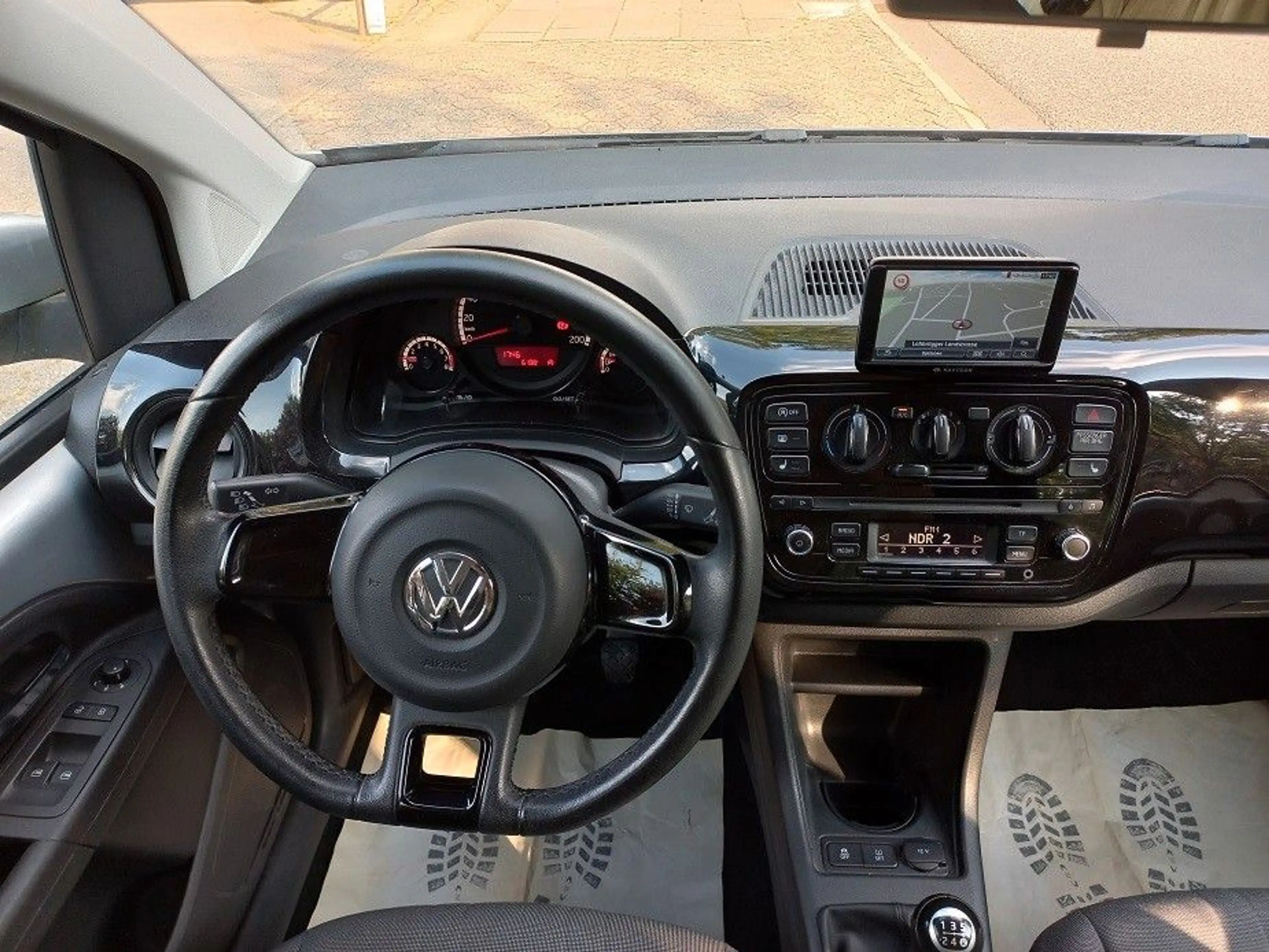 Volkswagen up! 1,0 BMT move up! Klima SHZ Navi ZV+FB Start/Stop — photo 22