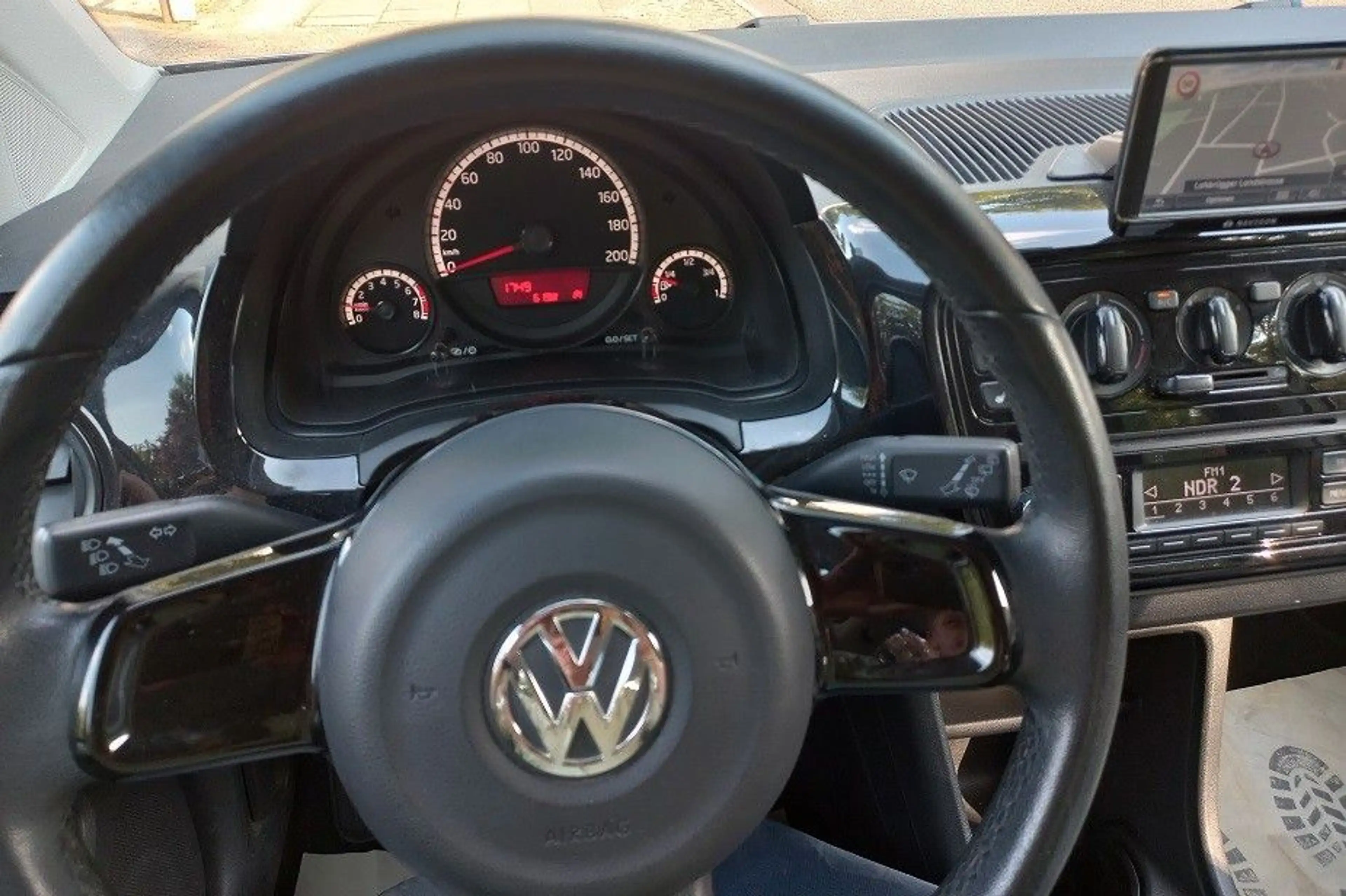 Volkswagen up! 1,0 BMT move up! Klima SHZ Navi ZV+FB Start/Stop — photo 23
