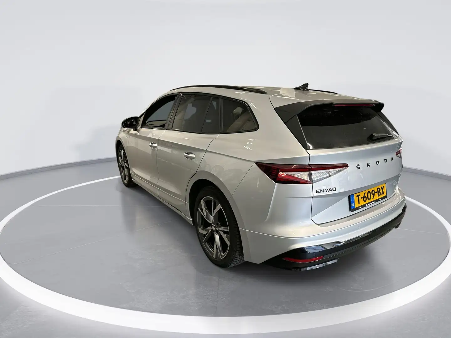 Skoda Enyaq iV 60 180pk Sportline · Camera · Keyless · Apple/A Zilver - 2