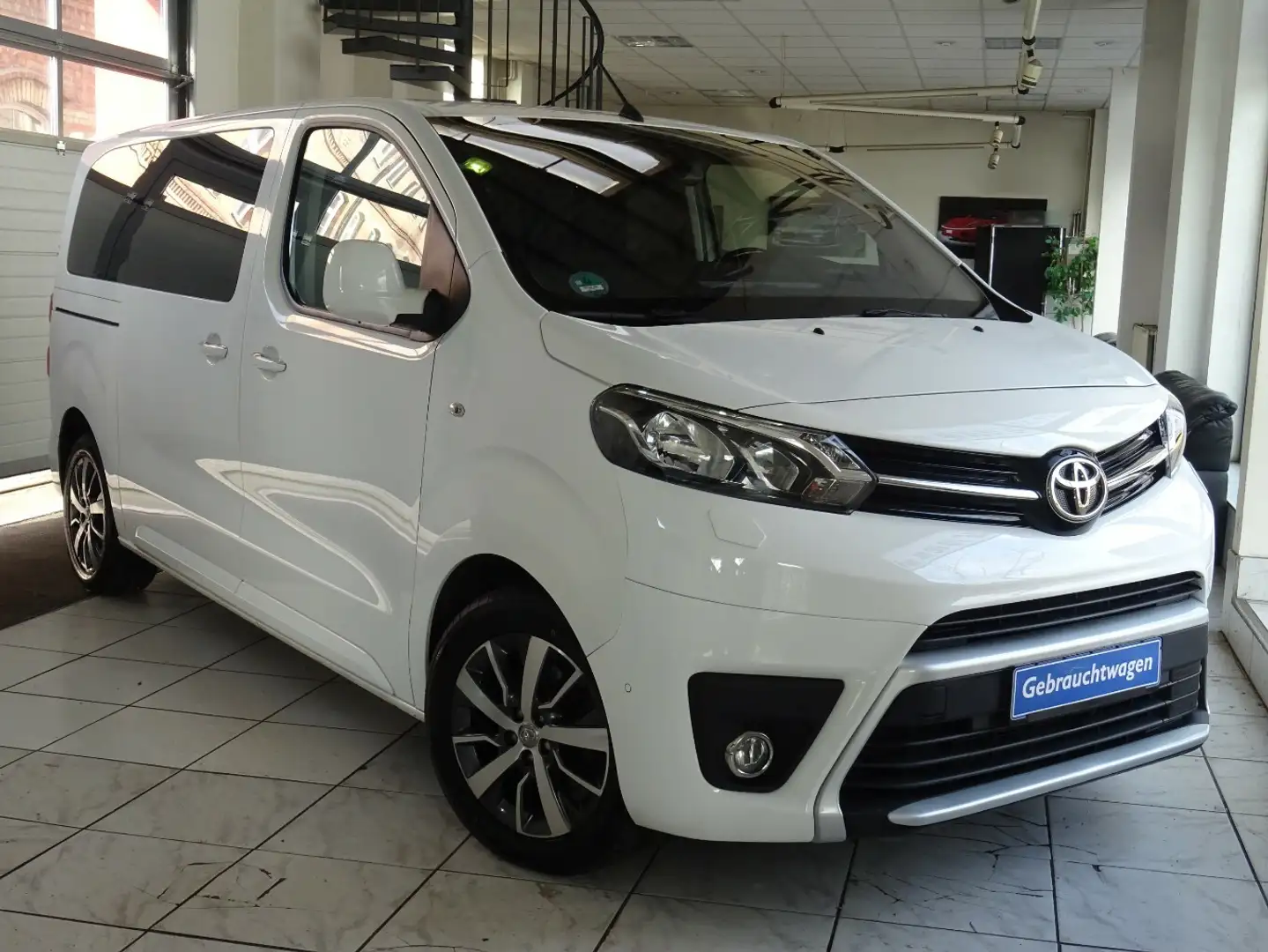 Toyota Proace 2.0 D-4D Autom. Family Comfort 8Sitzer Wit - 1