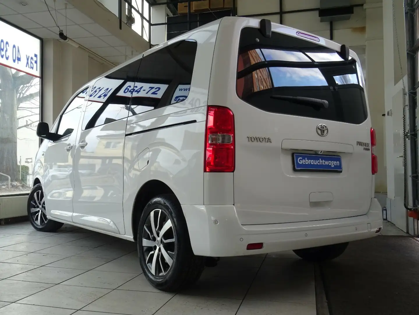 Toyota Proace 2.0 D-4D Autom. Family Comfort 8Sitzer Wit - 2