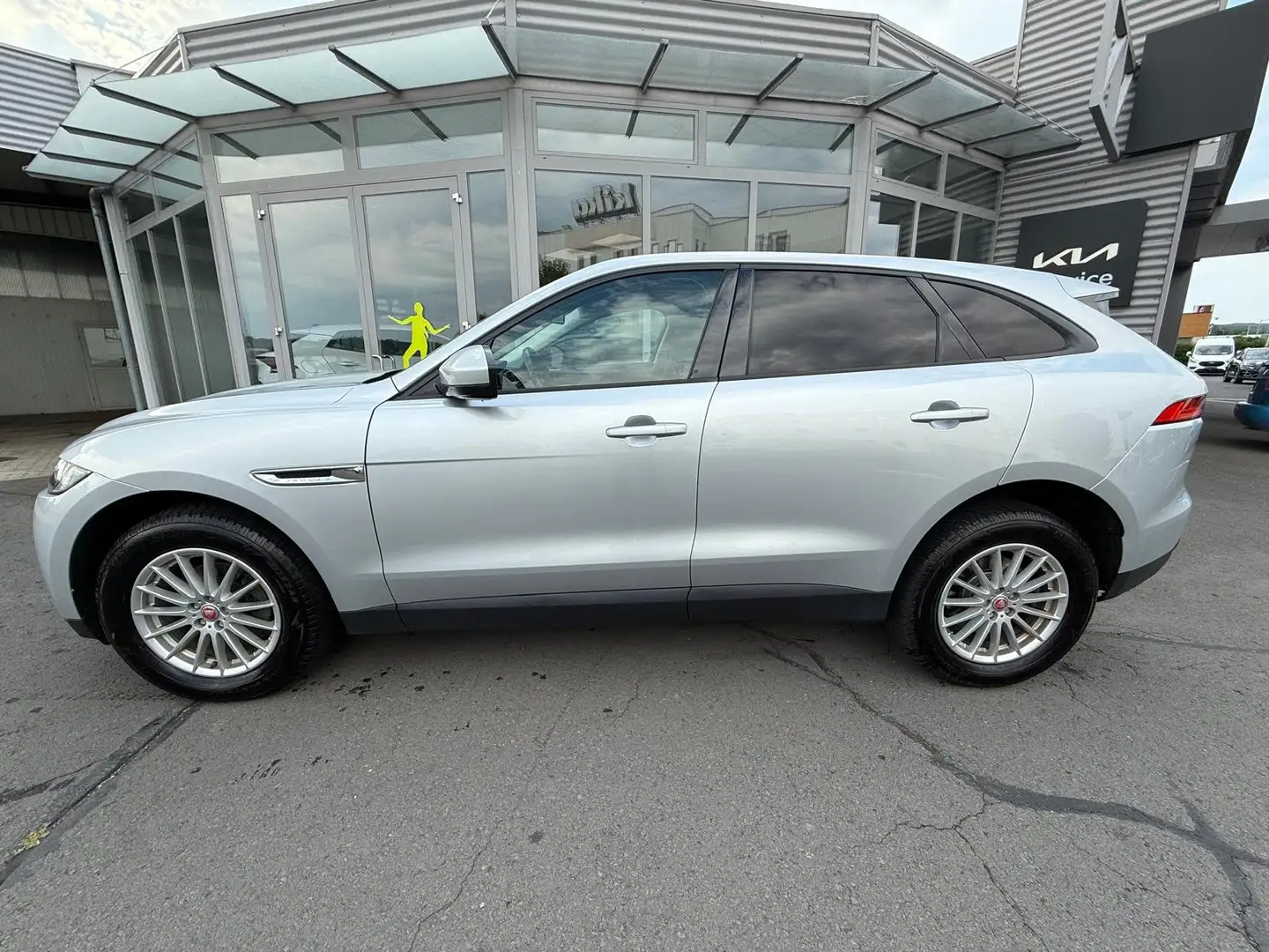 Jaguar F-Pace 20d AWD Pure Aut. Argent - 2