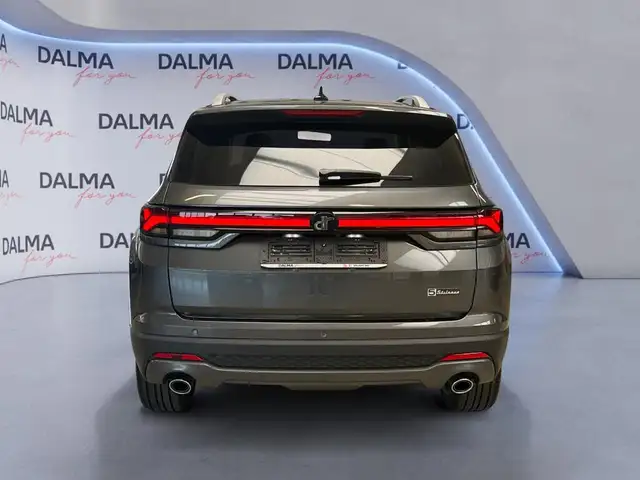 DR Automobiles DR5 view 4