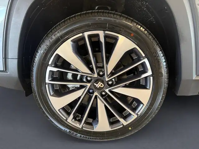 DR Automobiles DR5 view 9