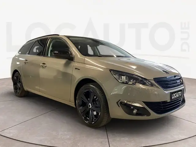 Peugeot 308 view 3