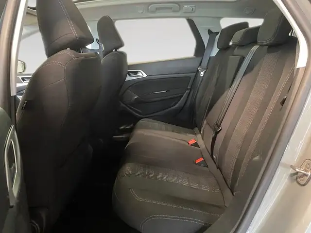 Peugeot 308 view 8