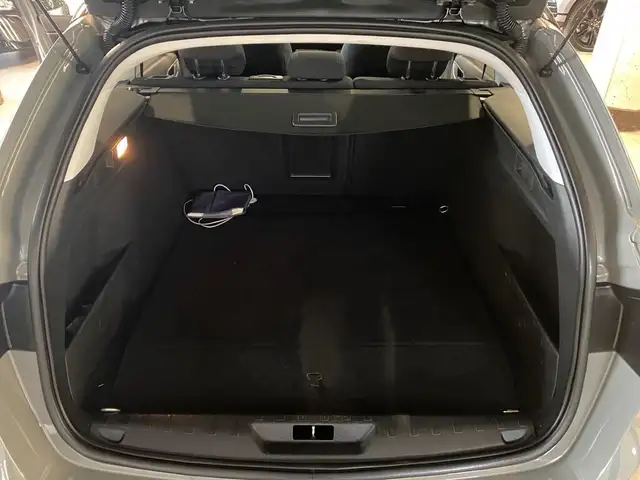 Peugeot 308 view 9
