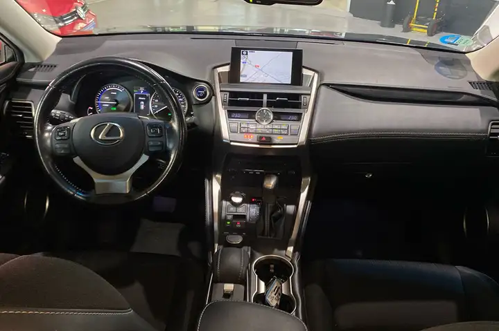 Lexus NX 2017, foto 8