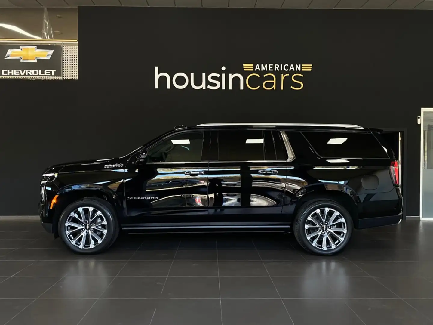 Chevrolet Suburban Schwarz - 2