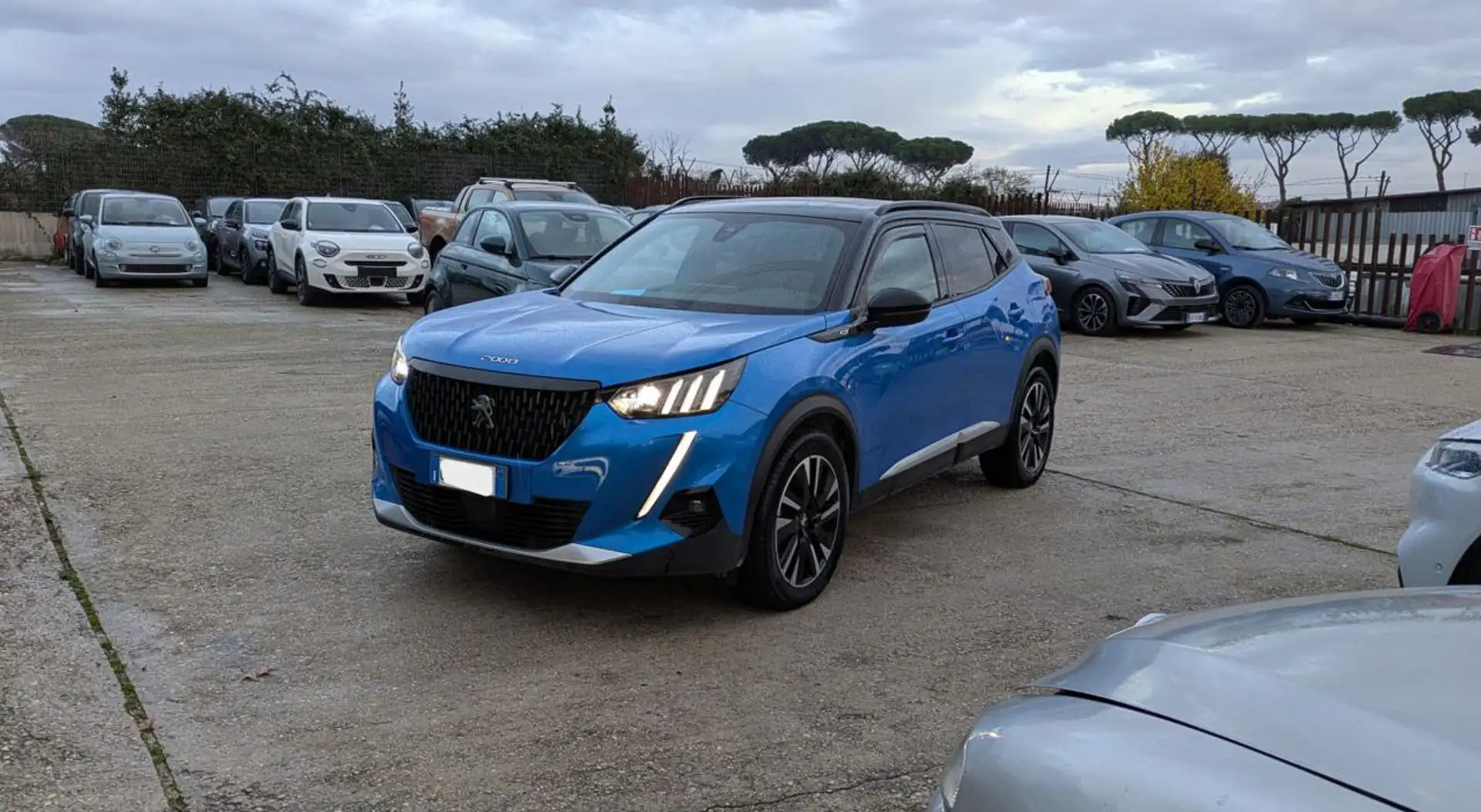 Peugeot 2008 GT 1.2 PURETECH 130cv 360 CAMERA NAVI Blau - 1