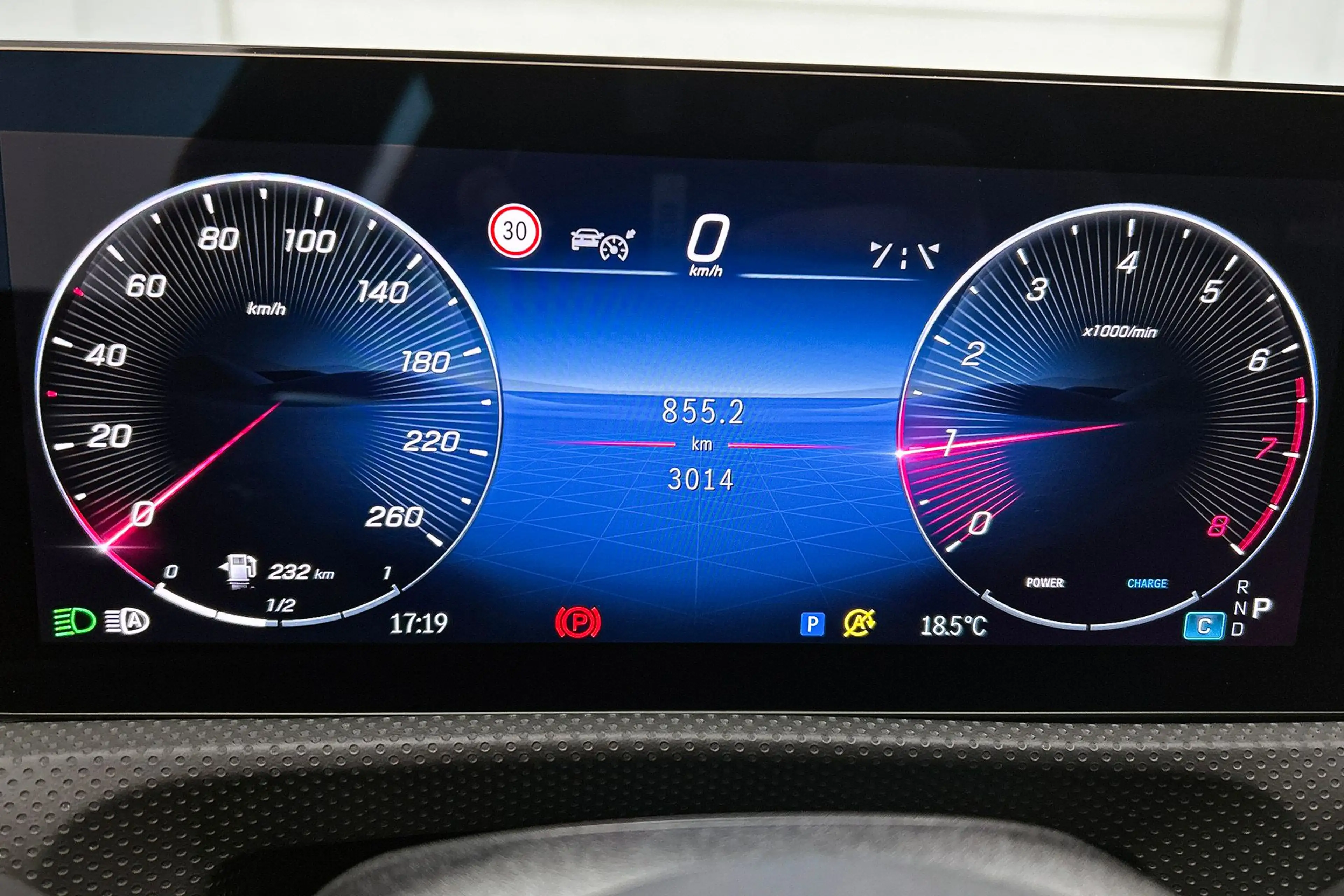 Mercedes-Benz CLA 180 Shooting Brake Business Solution 18", stuur- en st — photo 6