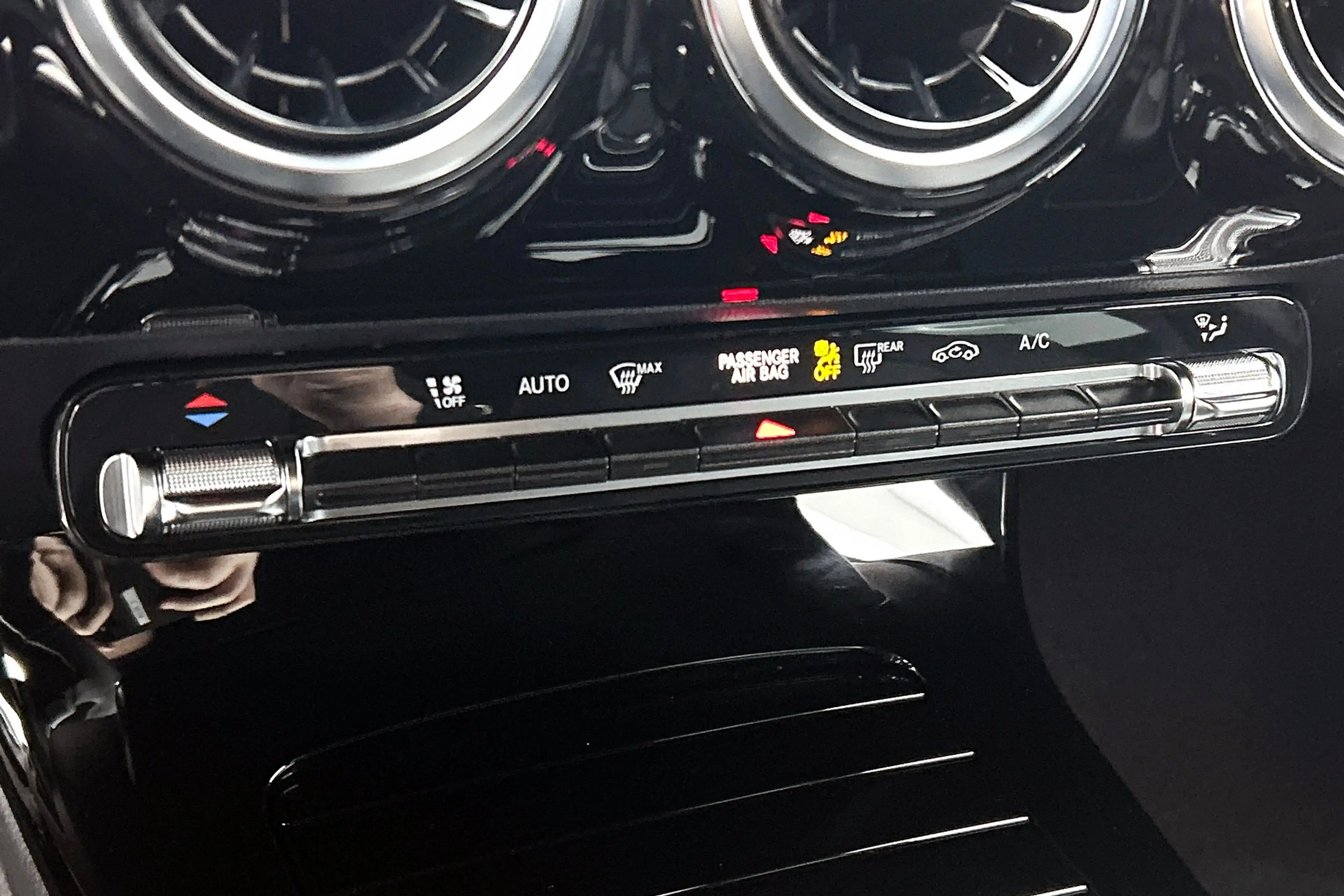 Mercedes-Benz CLA 180 Shooting Brake Business Solution 18", stuur- en st — photo 24