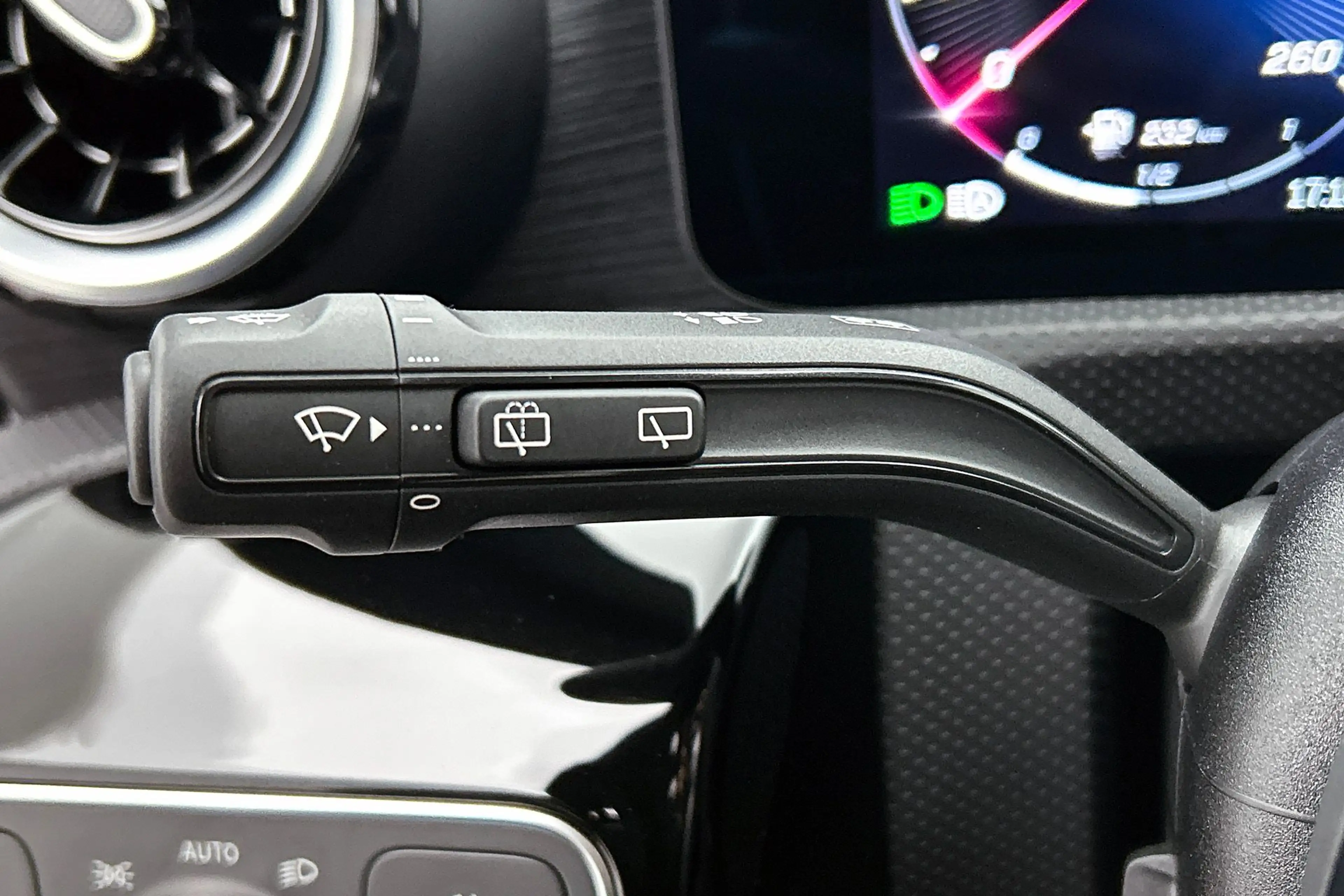Mercedes-Benz CLA 180 Shooting Brake Business Solution 18", stuur- en st — photo 14