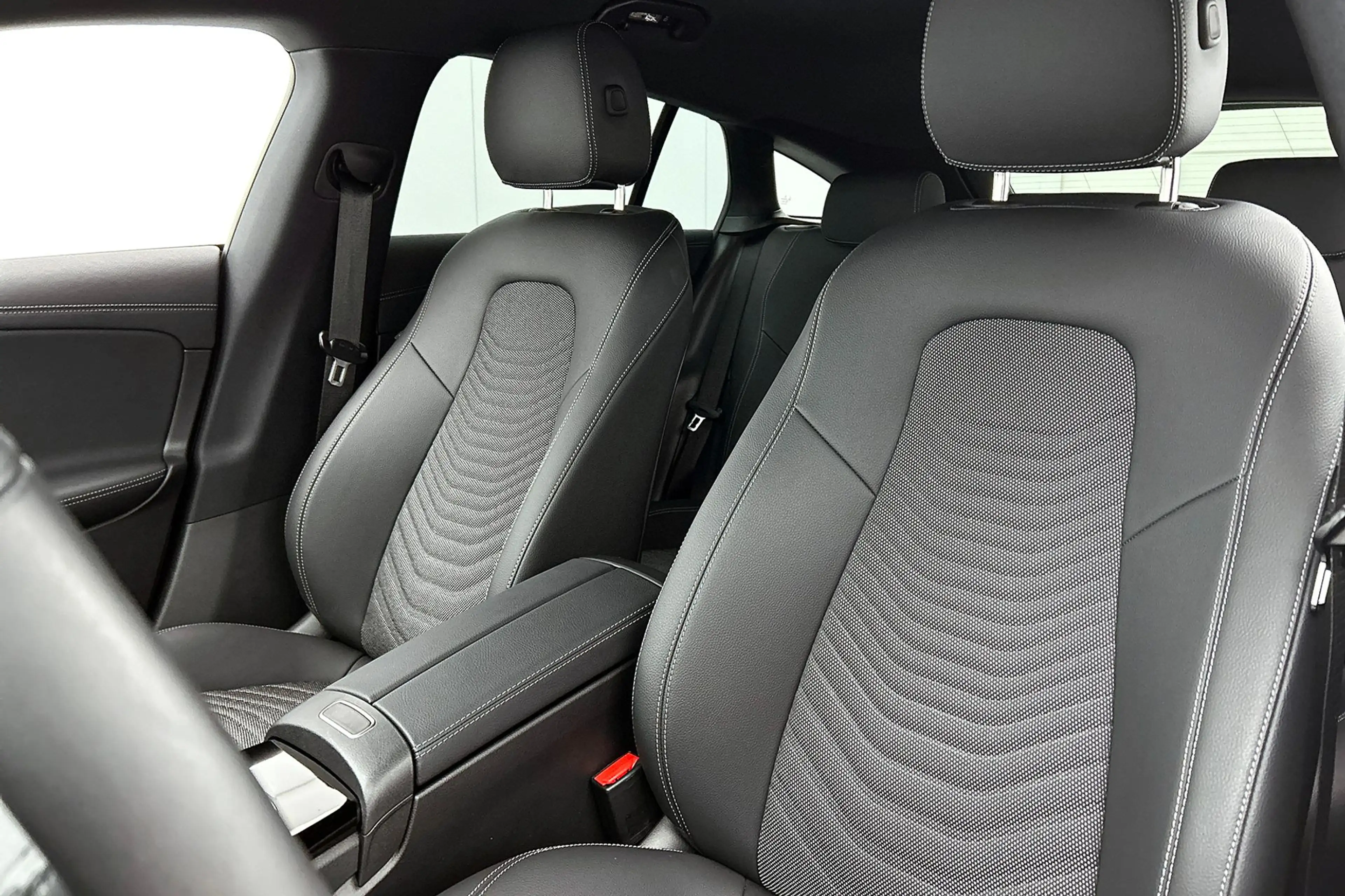Mercedes-Benz CLA 180 Shooting Brake Business Solution 18", stuur- en st — photo 23