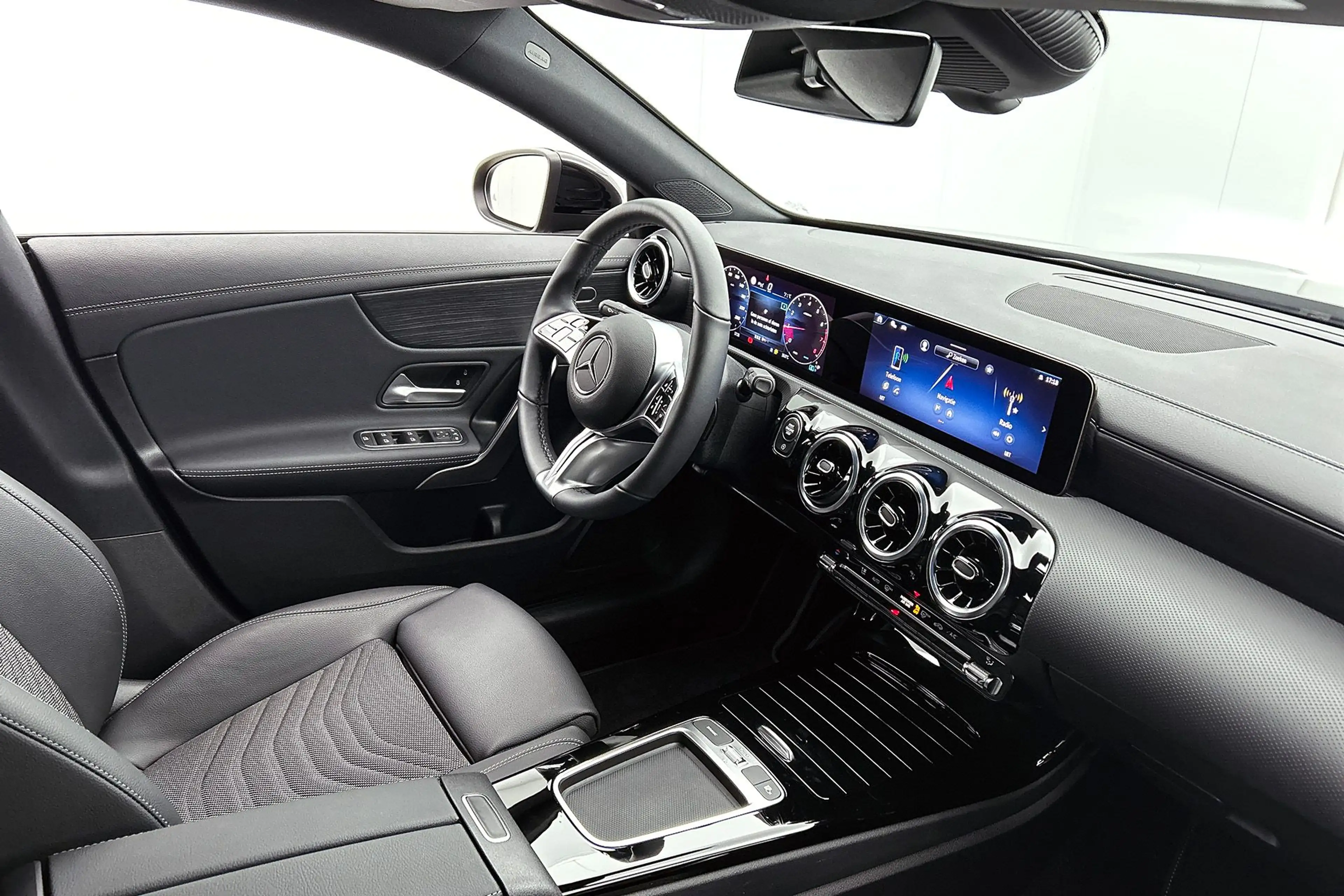 Mercedes-Benz CLA 180 Shooting Brake Business Solution 18", stuur- en st — photo 5