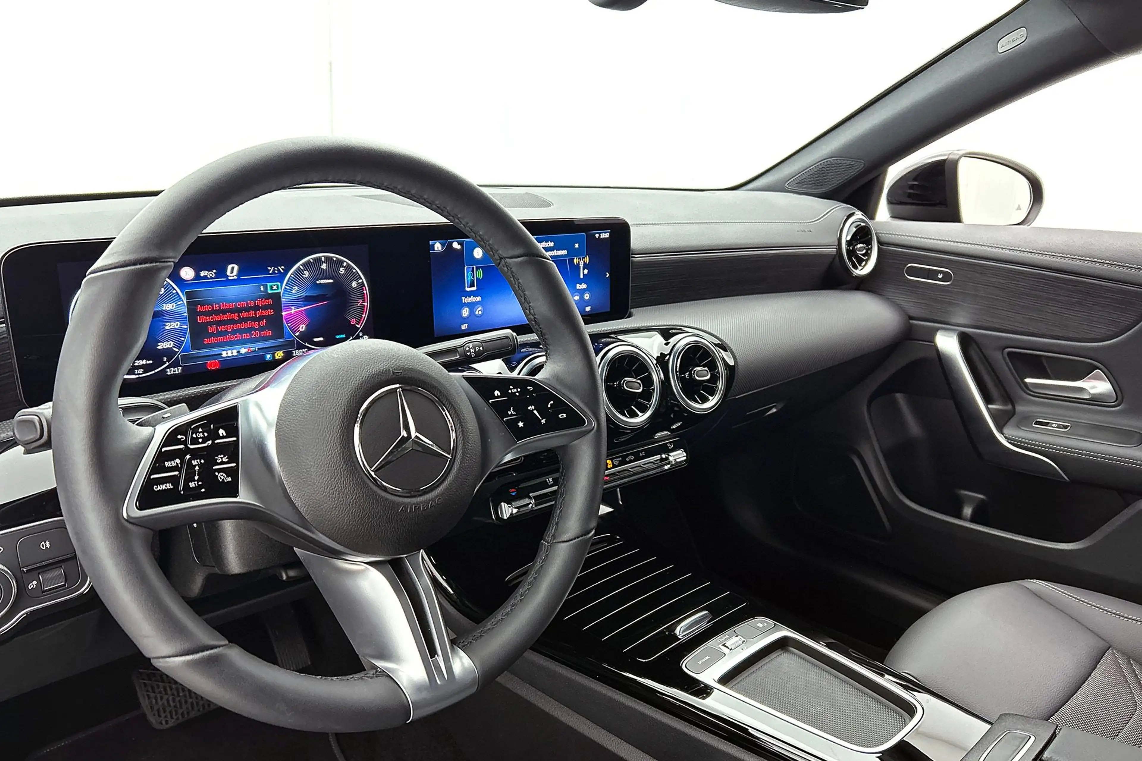 Mercedes-Benz CLA 180 Shooting Brake Business Solution 18", stuur- en st — photo 2