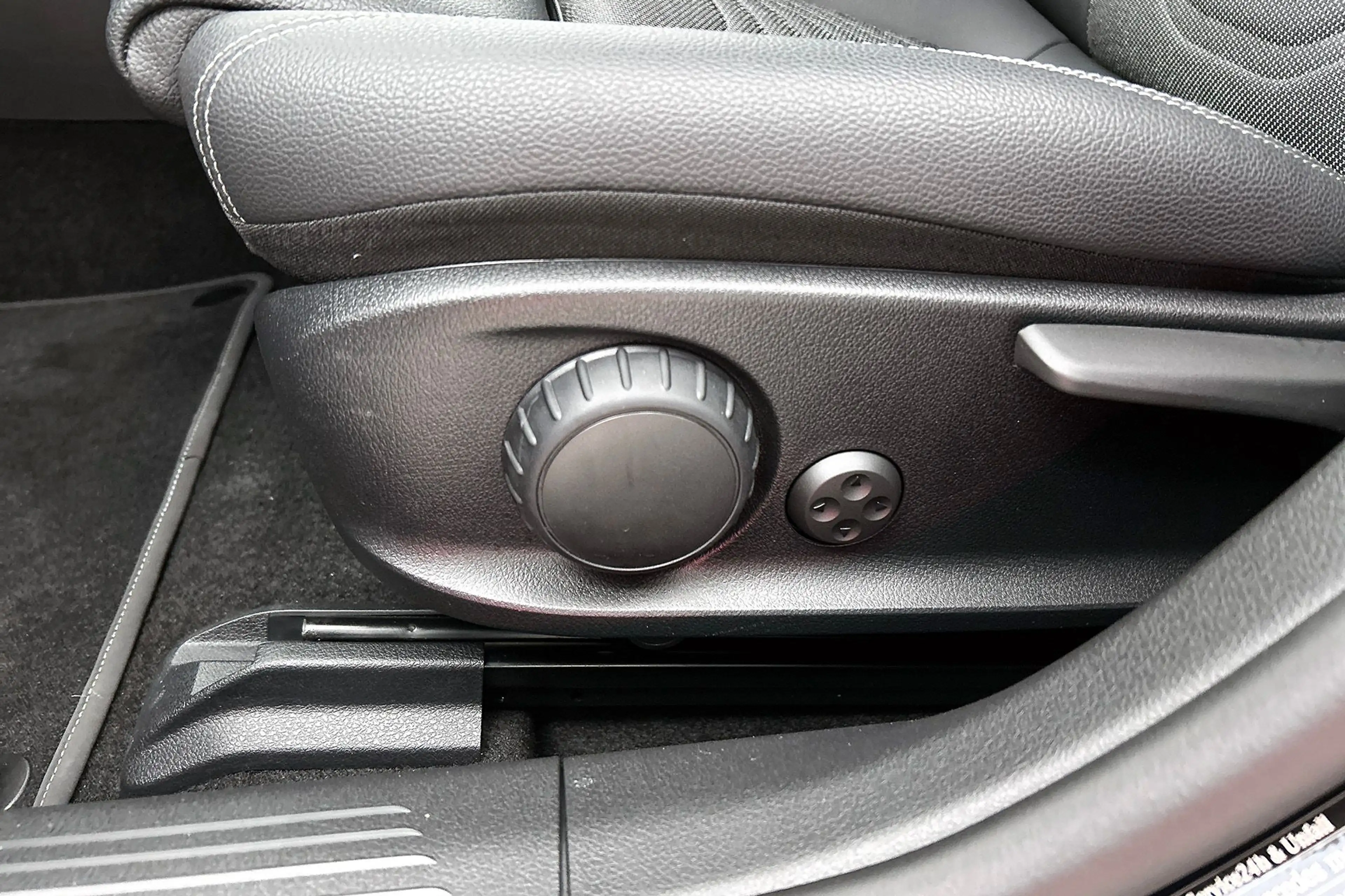 Mercedes-Benz CLA 180 Shooting Brake Business Solution 18", stuur- en st — photo 25