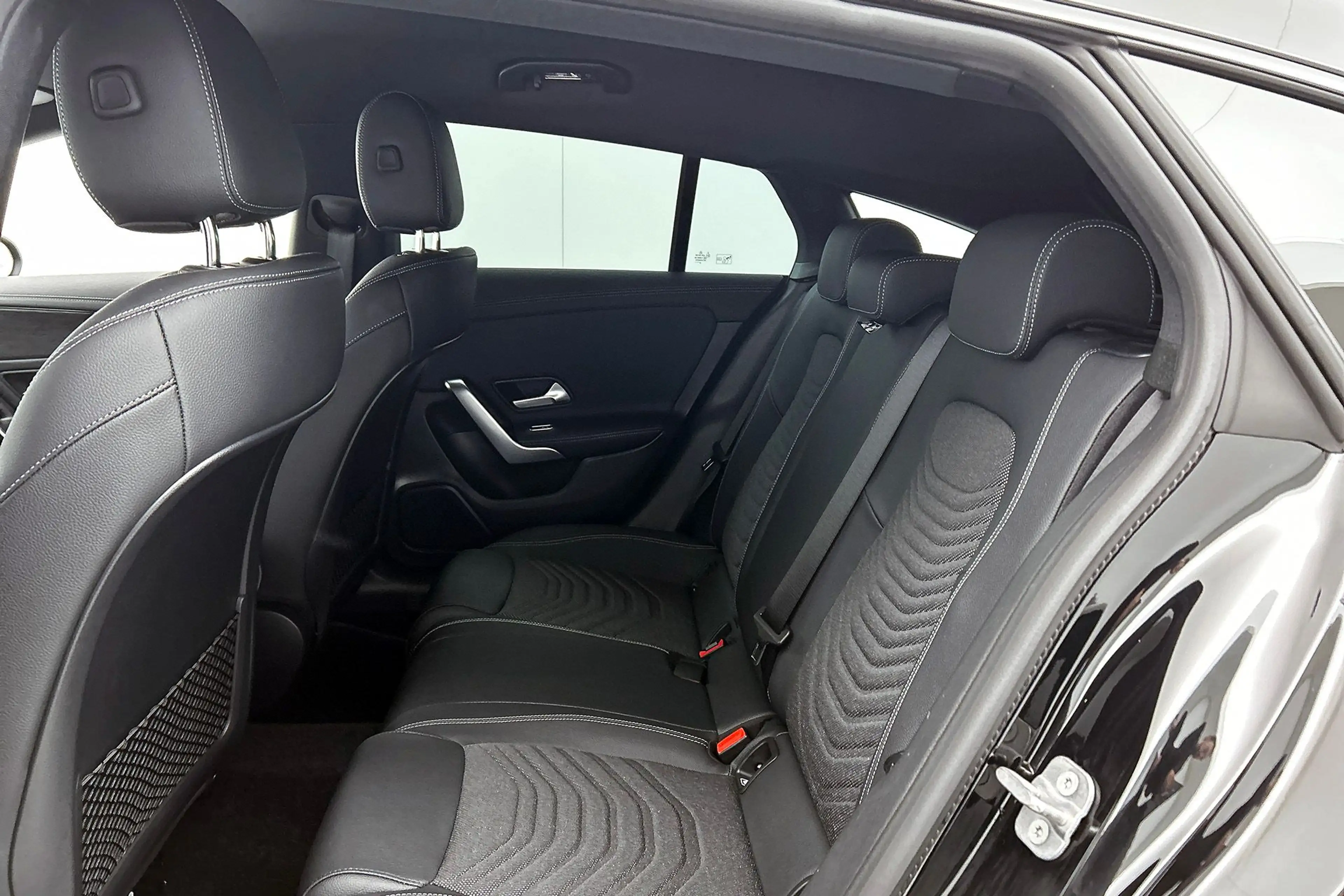 Mercedes-Benz CLA 180 Shooting Brake Business Solution 18", stuur- en st — photo 27
