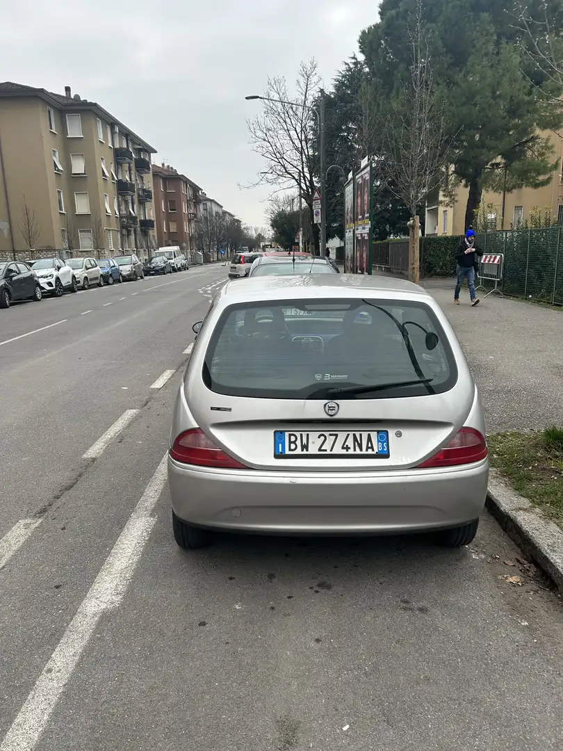 Lancia Y 1.2 8v LS - 2