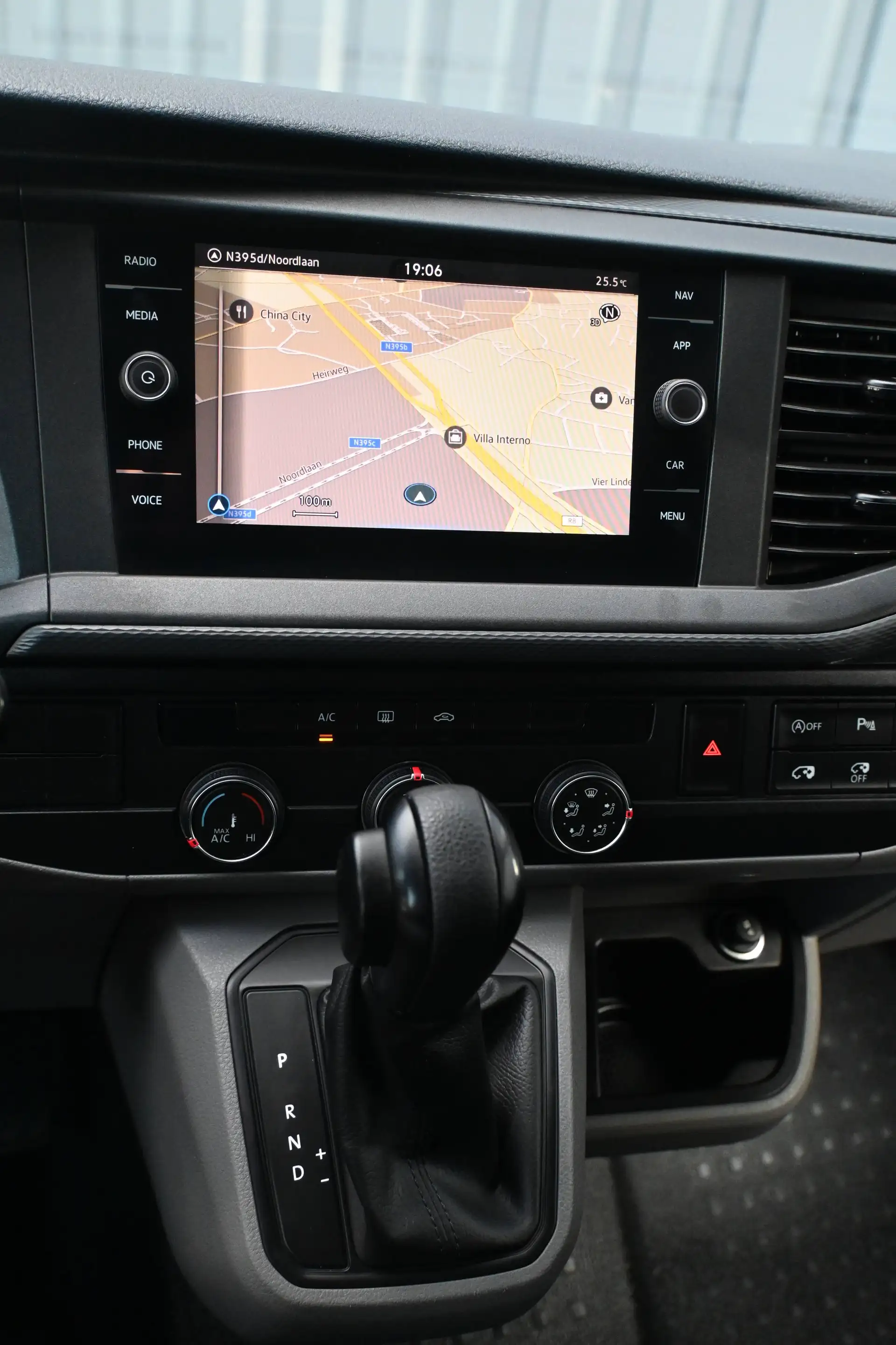Volkswagen T6.1 Transporter Transporter 2.0 TDi SCR BMT Comfortline DSG (EU6d-T) — photo 15