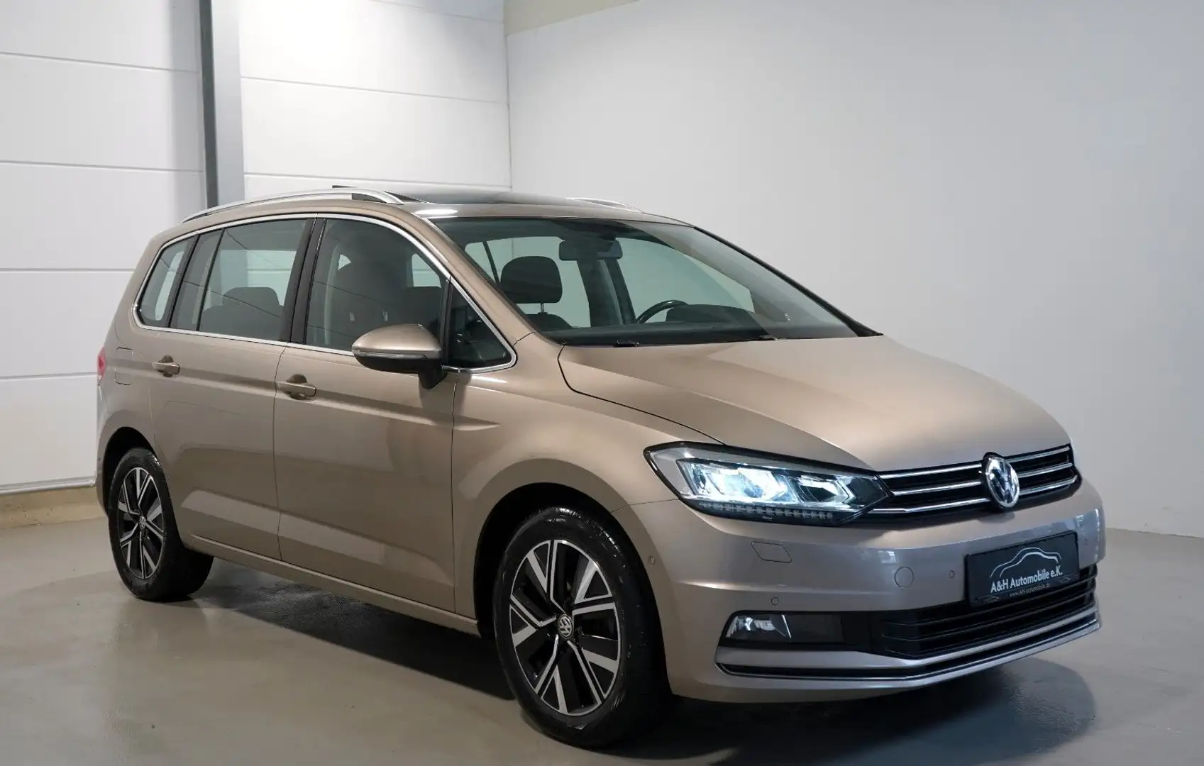 Volkswagen Touran 2.0 TDI DSG Highline BMT/Start-Stopp Beige - 1