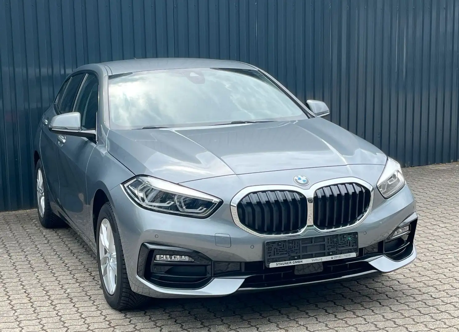 BMW 118 i Aut. SPORT LINE /HiFi/Lenkradheiz/Navi/LED Grau - 2
