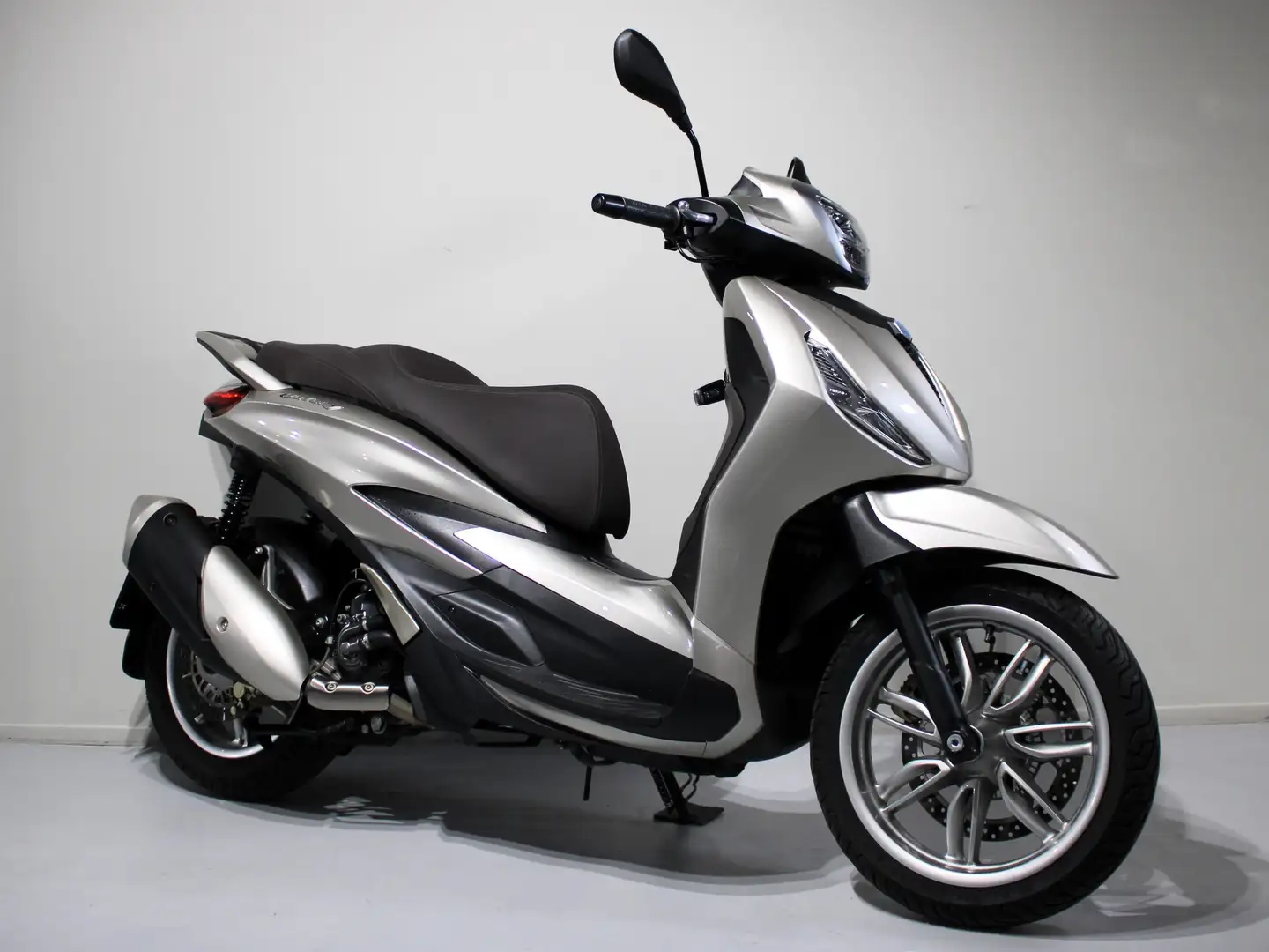 Piaggio Beverly 300 - 2