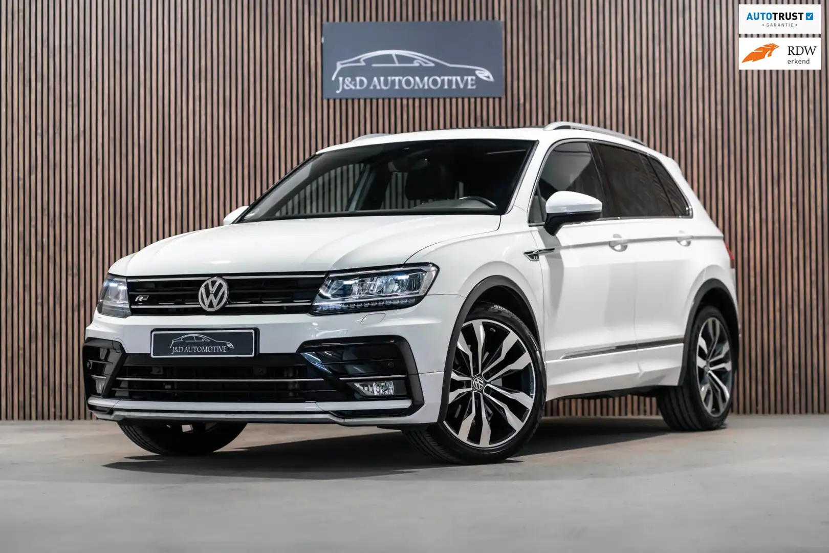 Volkswagen Tiguan 2.0 TSI 4Motion R-Line DSG PDC PANO Wit - 1