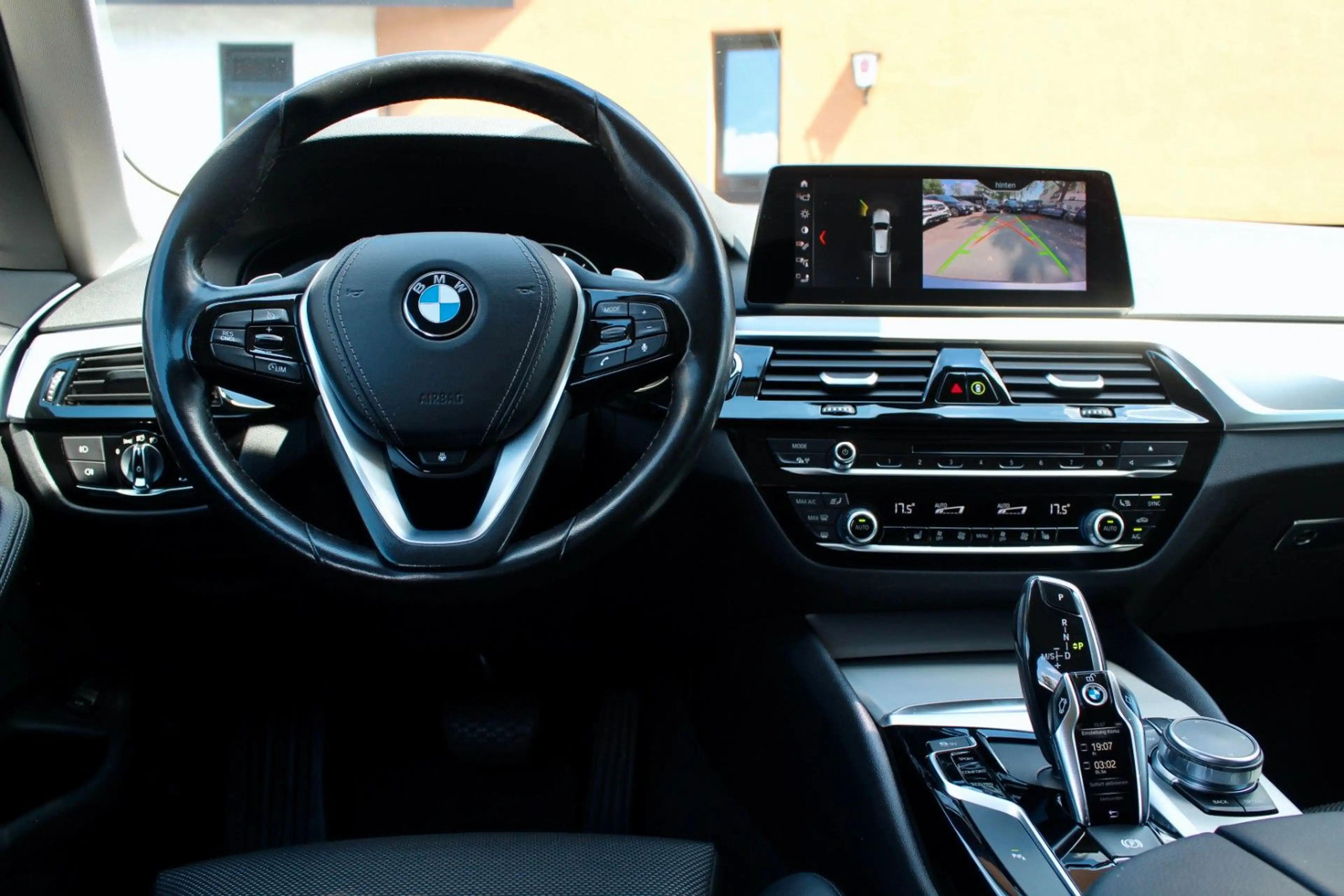 BMW 525 1.HAND! SPORT STANDHZ Displ.KEY KAM ADAP.LED — photo 3
