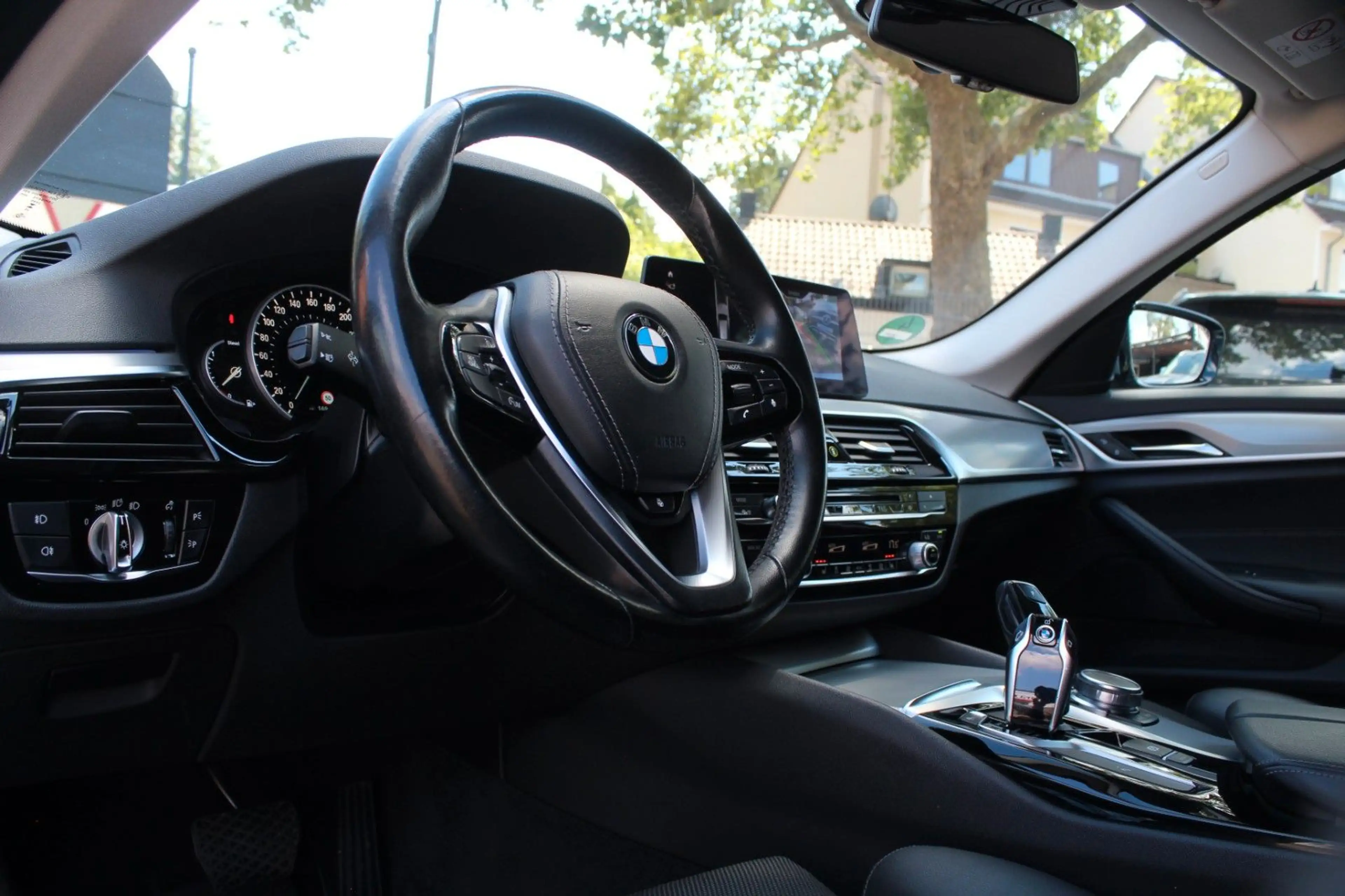 BMW 525 1.HAND! SPORT STANDHZ Displ.KEY KAM ADAP.LED — photo 15