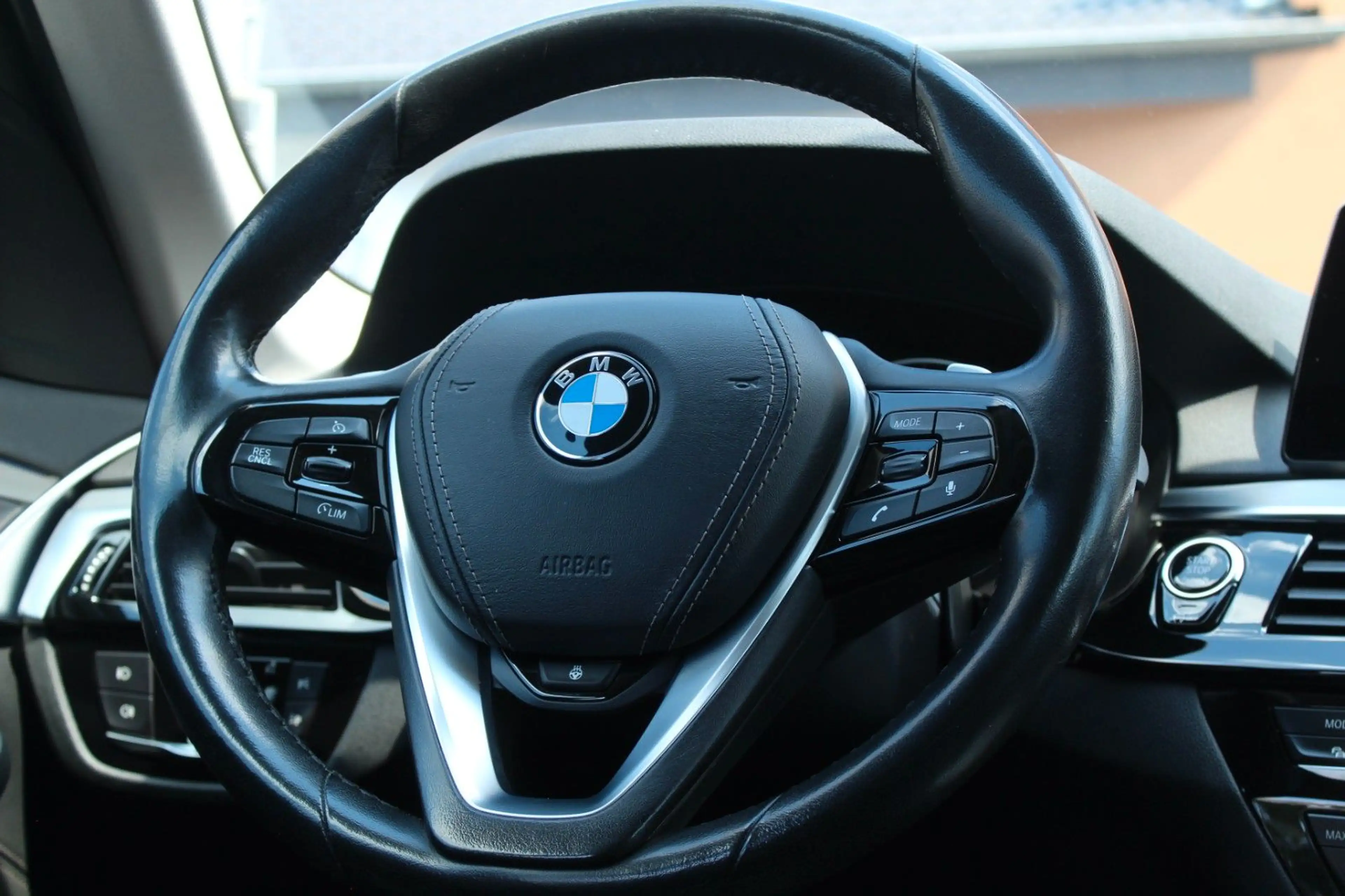 BMW 525 1.HAND! SPORT STANDHZ Displ.KEY KAM ADAP.LED — photo 10