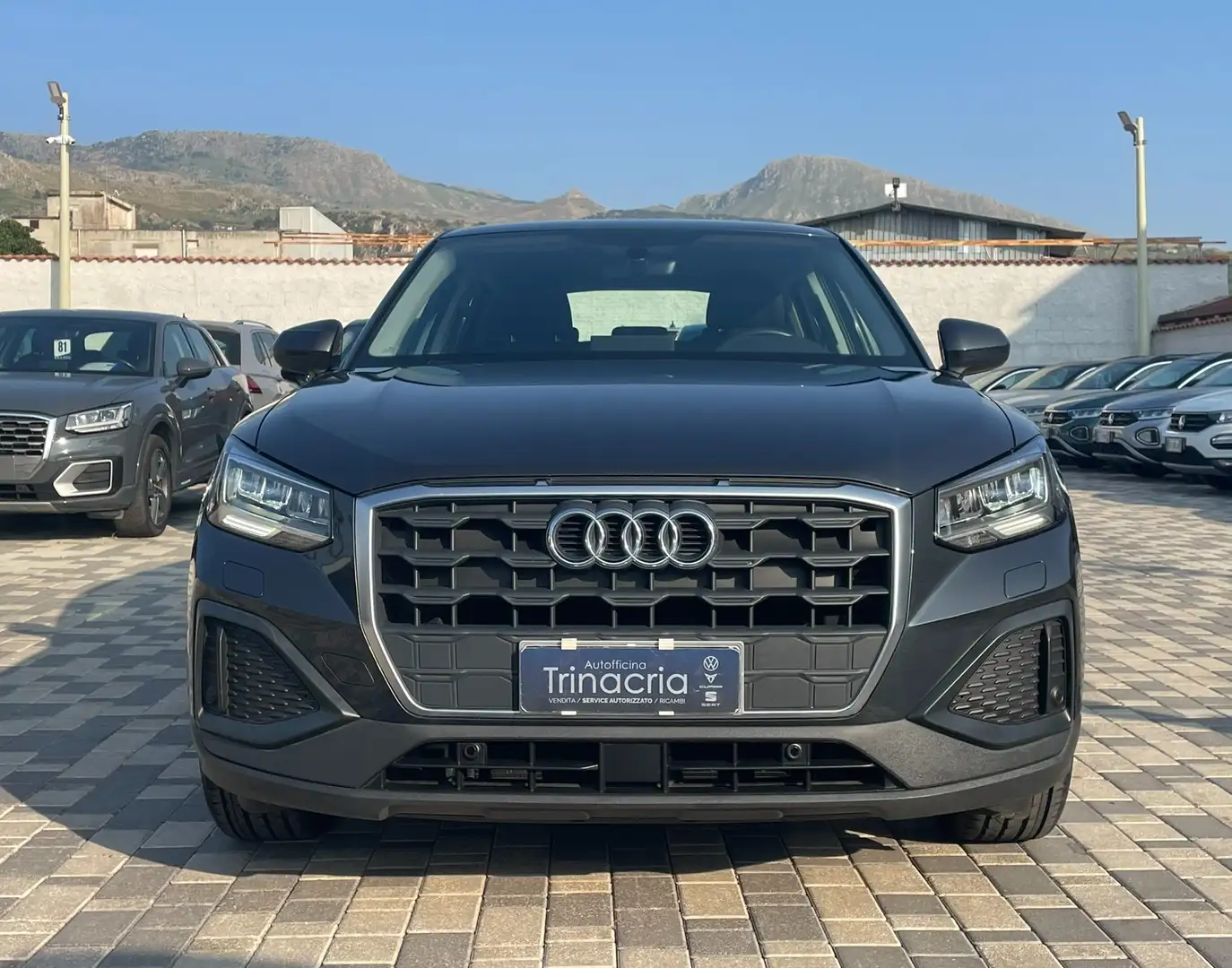 Audi Q2 Business 2.0 TDI 116CV s-tronic 30 Grijs - 2