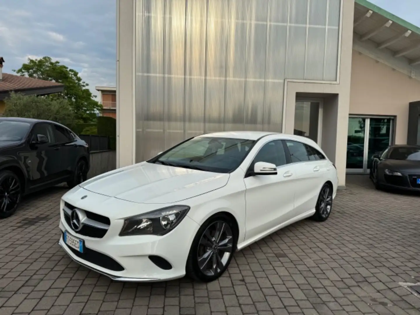 Mercedes-Benz CLA 180 d S.W. Automatic Business Extra Blanc - 1