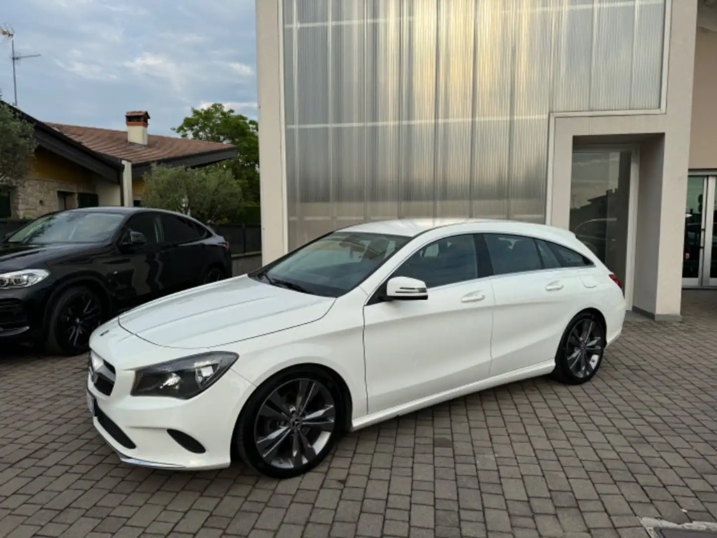 Mercedes-Benz CLA 180 d S.W. Automatic Business Extra Blanc - 2