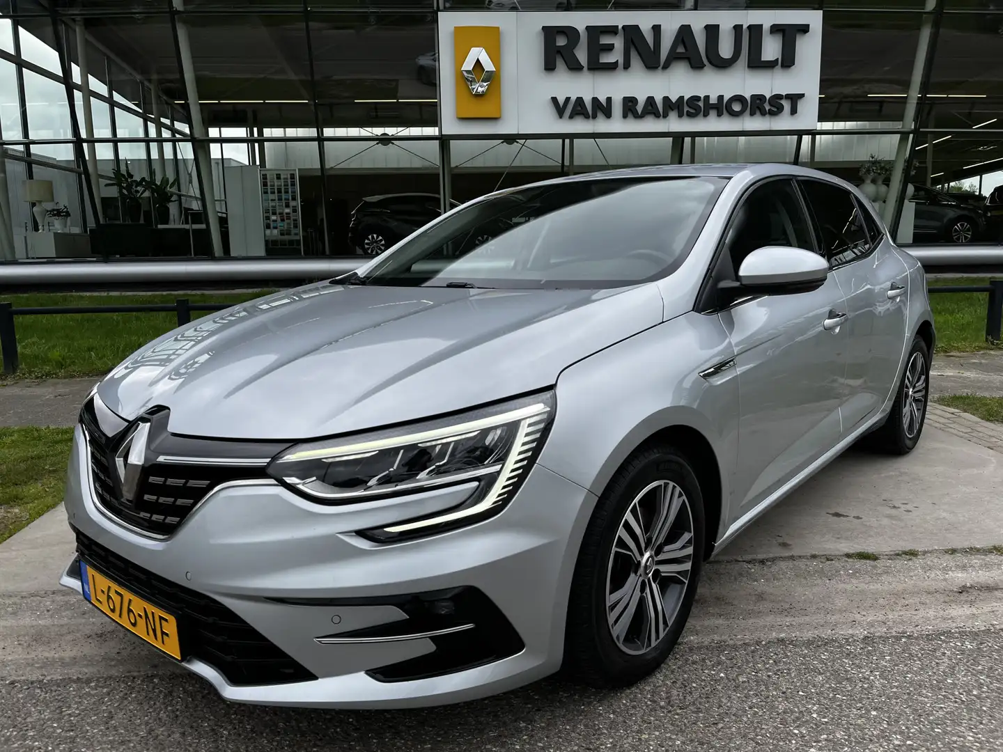 Renault Megane 1.3 TCe Intens / 1e eigenaar / 140 PK / Apple Carp Gris - 1