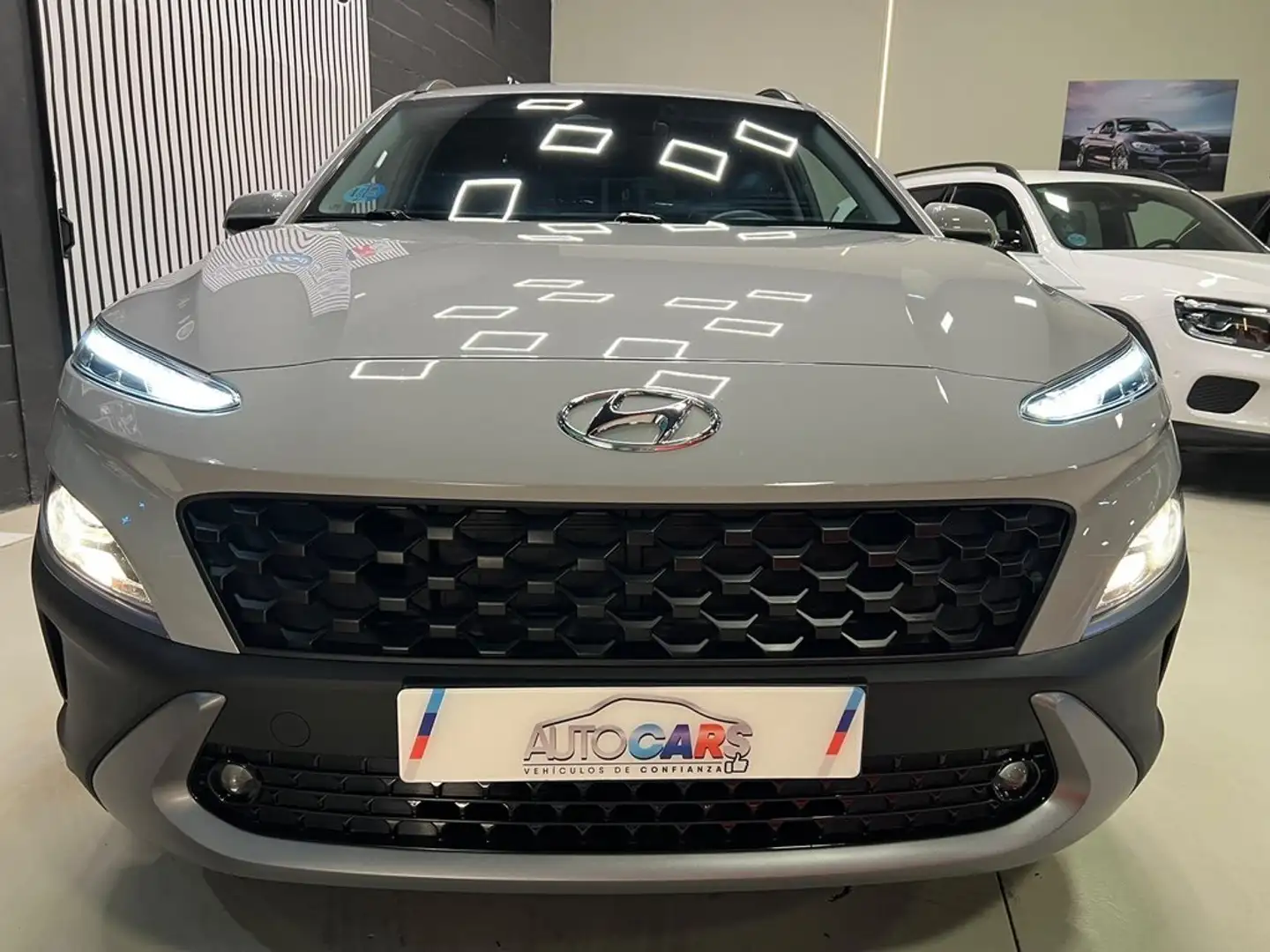 Hyundai KONA 1.0 TGDI 48V Maxx Gris - 2