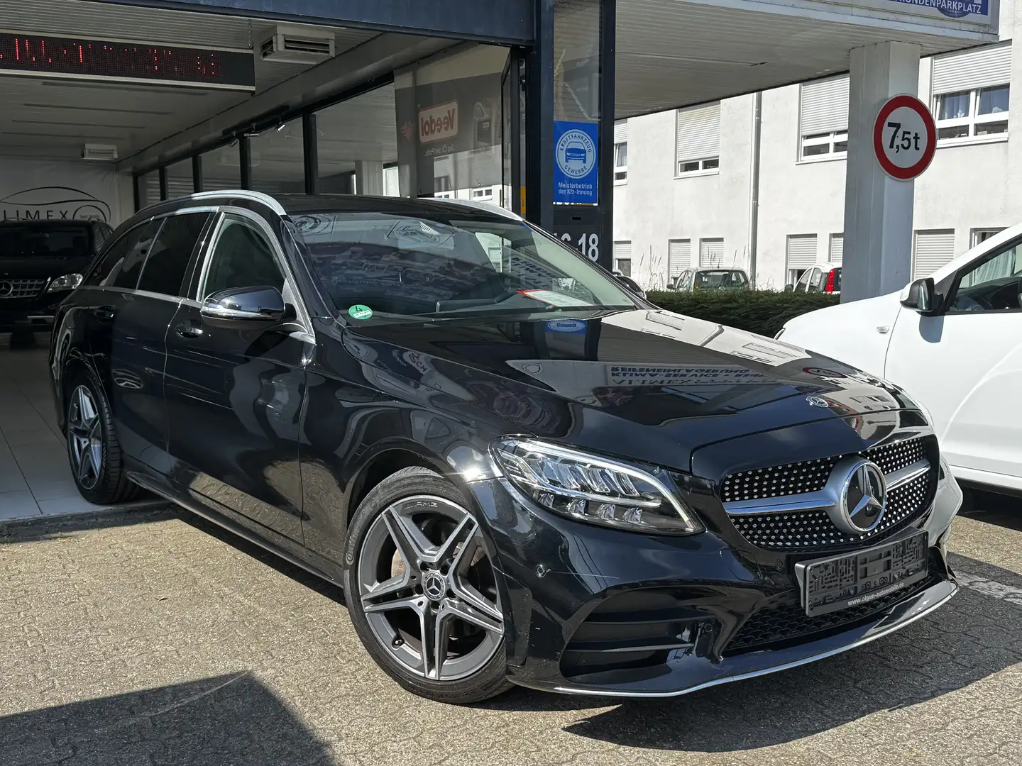 Mercedes-Benz C 180 T AMG Line *Automatik* Noir - 2