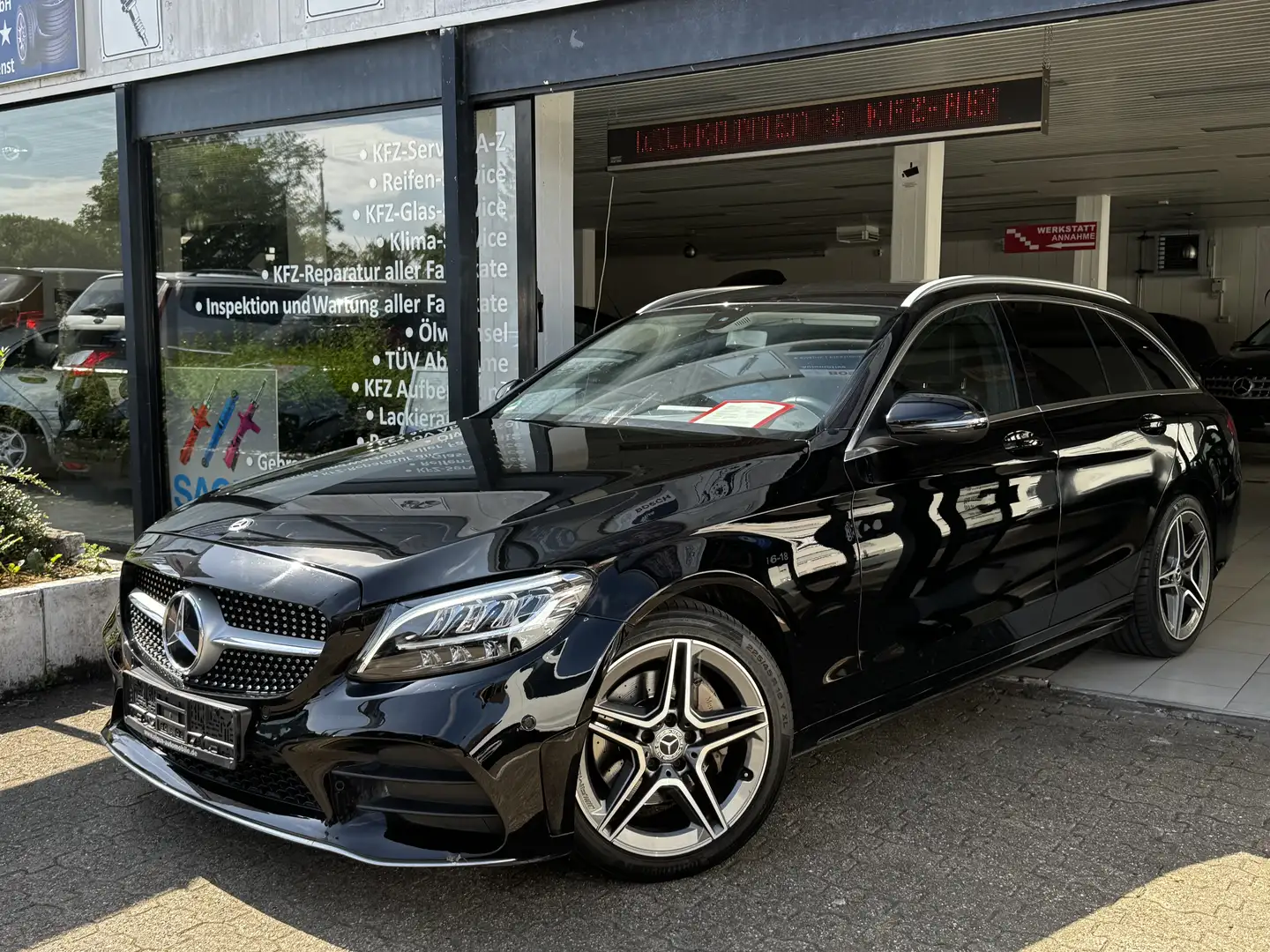 Mercedes-Benz C 180 T AMG Line *Automatik* Noir - 1