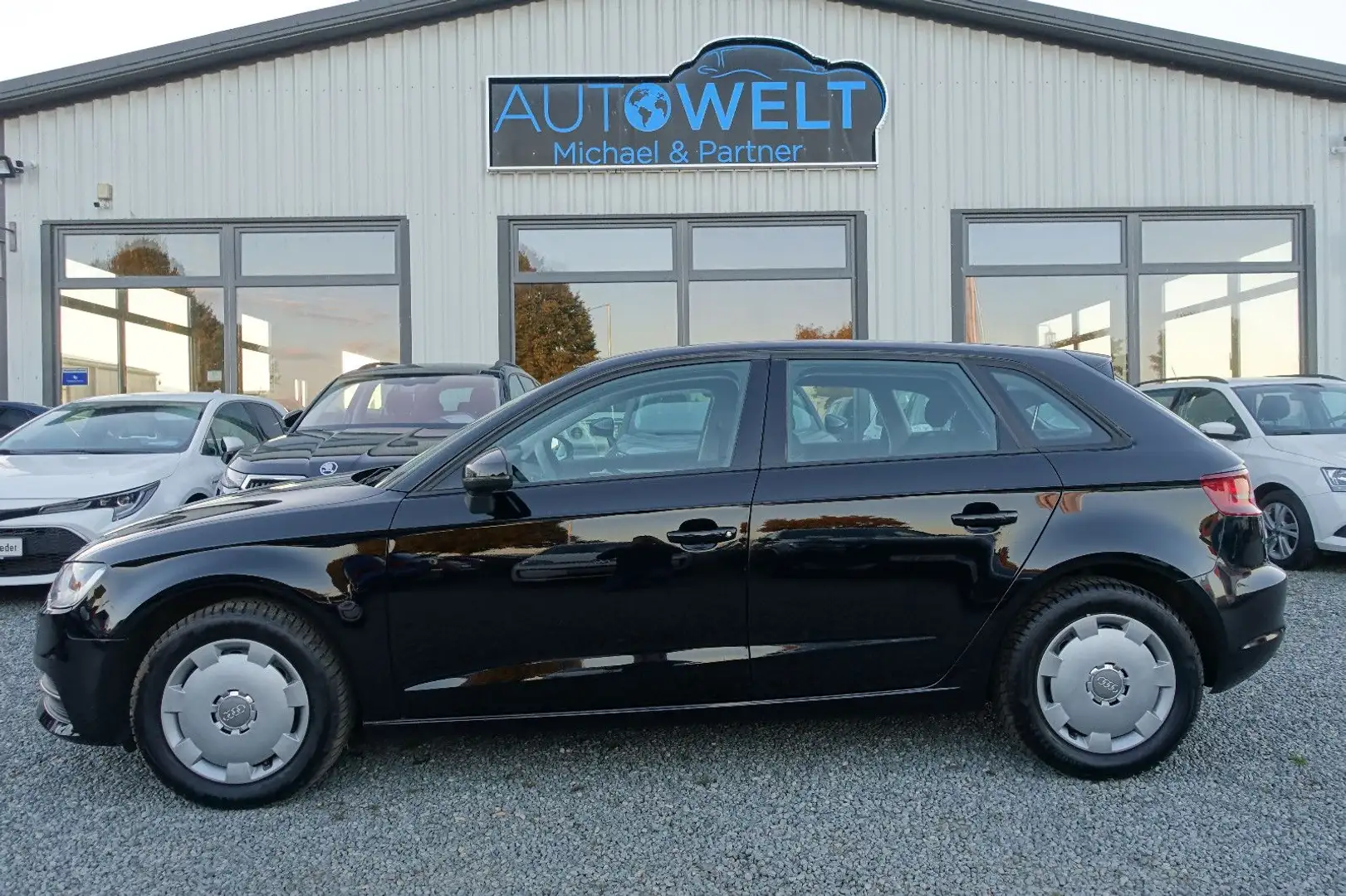 Audi A3 1.2 TSI Sportback 1.HAND lück.Audi Scheckheft Schwarz - 1