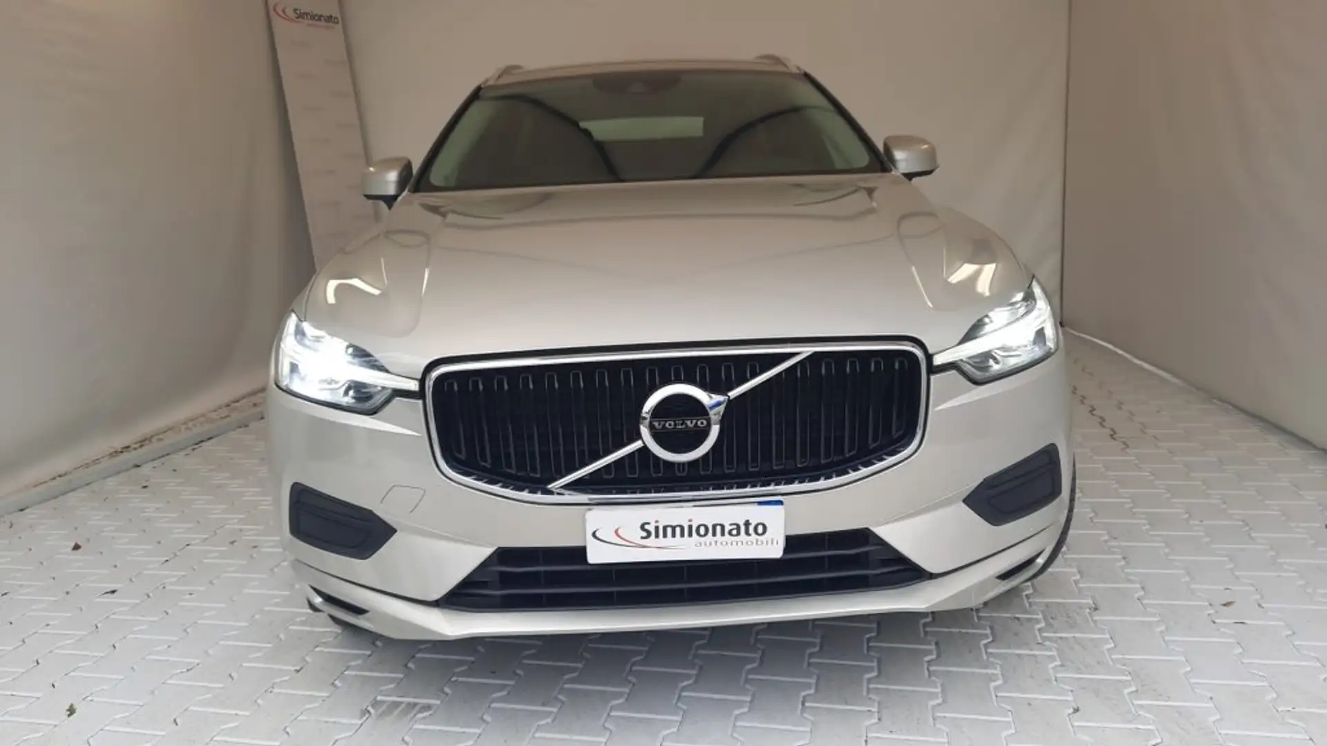 Volvo XC60 B4 (d) AWD Geartronic Business Plus Gris - 2