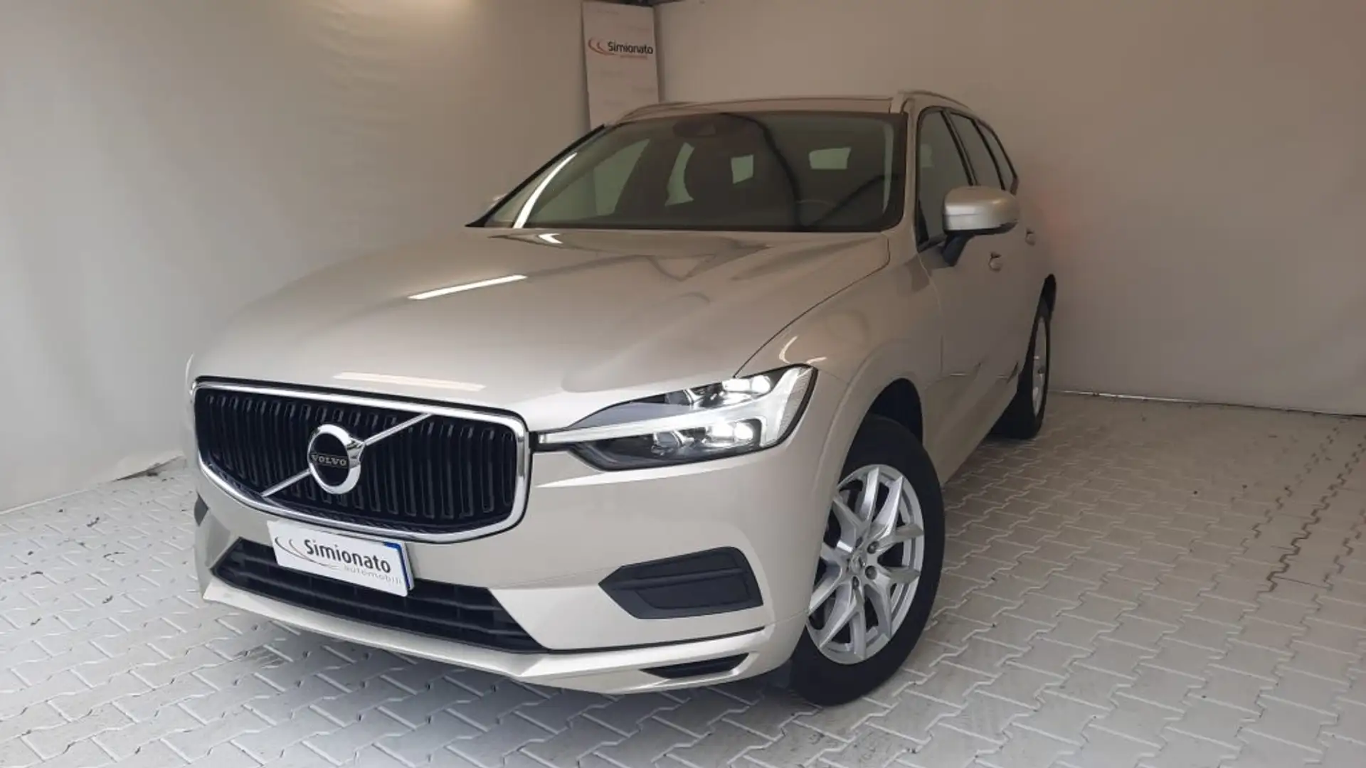 Volvo XC60 B4 (d) AWD Geartronic Business Plus Gris - 1