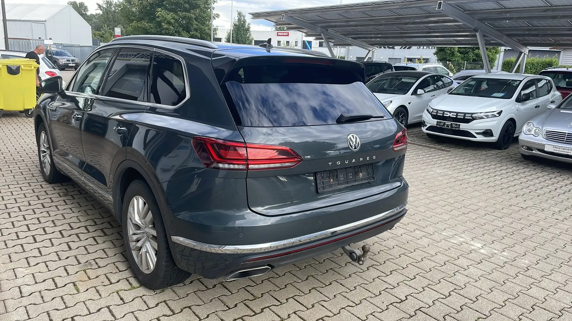 Volkswagen Touareg 4.0 V8 TDI SCR 4Motion Automatik Grau - 2