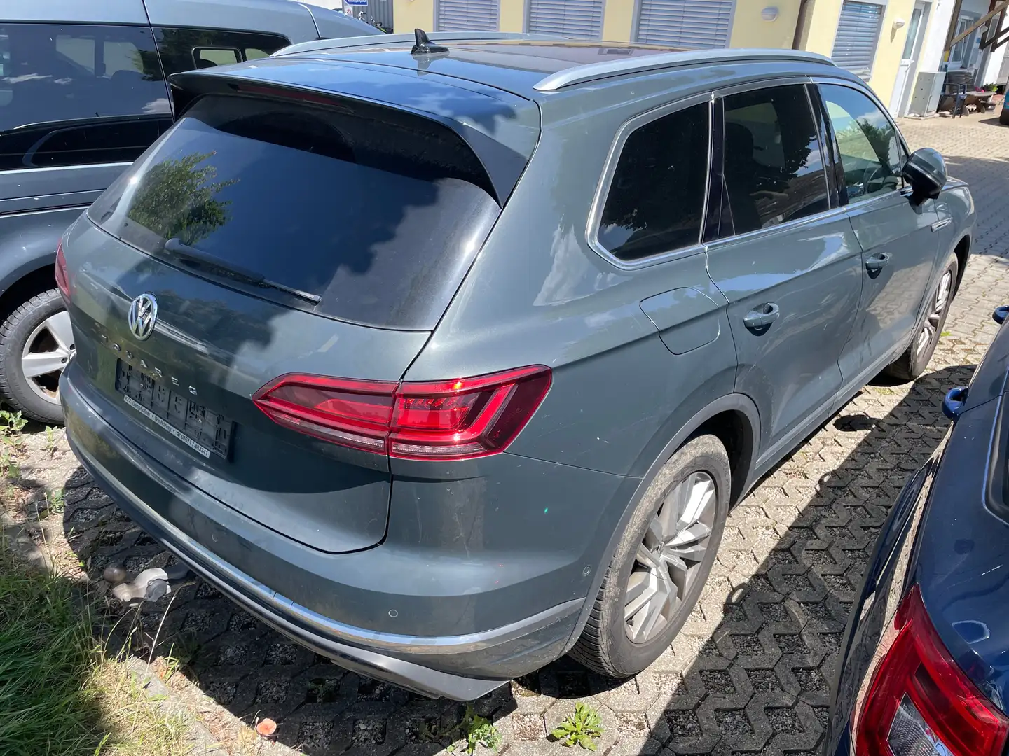 Volkswagen Touareg 4.0 V8 TDI SCR 4Motion Automatik Grau - 2