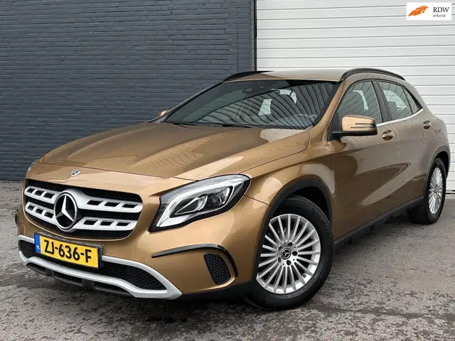 Mercedes-Benz GLA 180 d Premium Plus LEDER/CRUISE/CLIMA/CAMERA