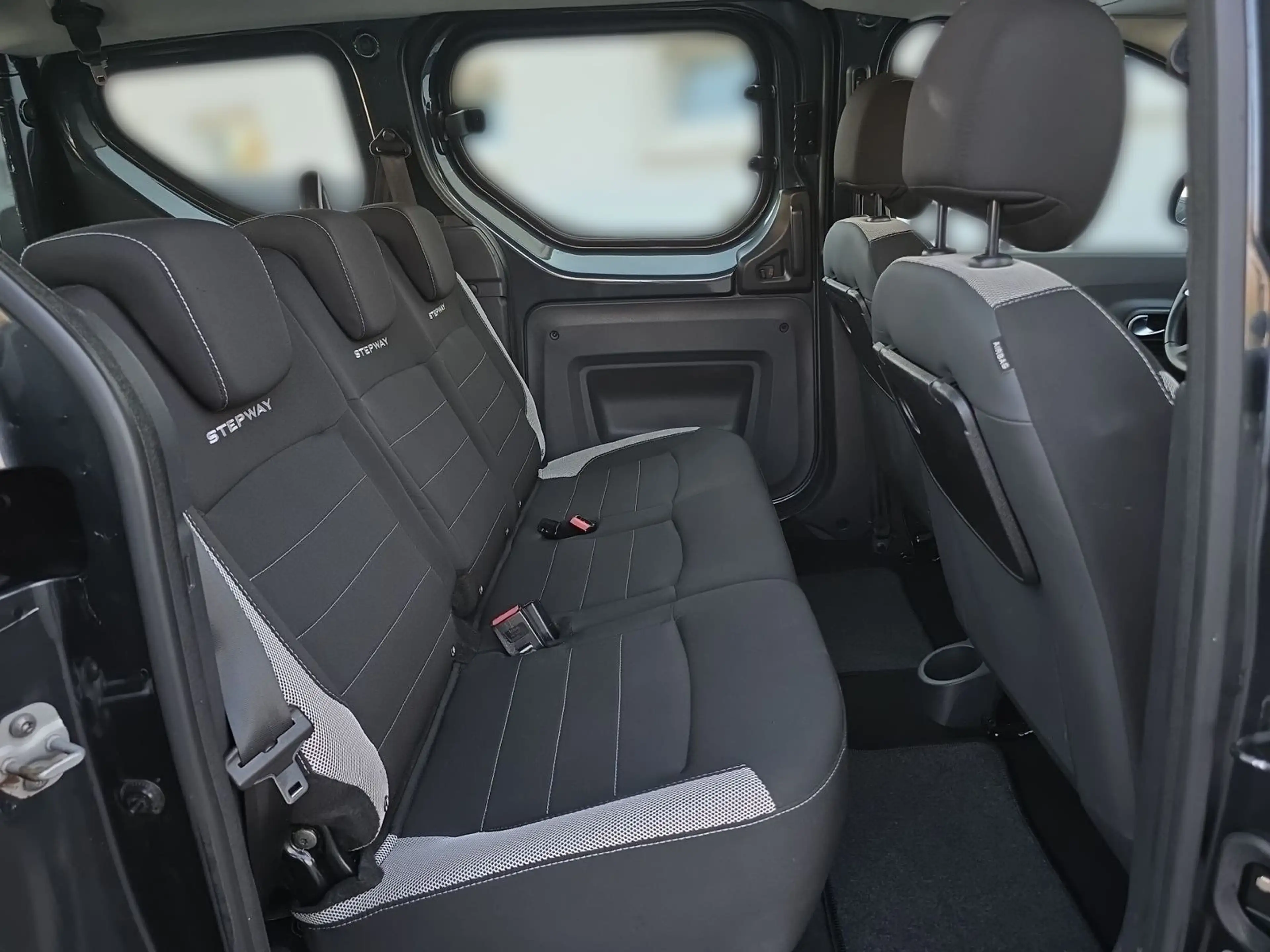 Dacia Dokker Stepway 1.5 Navi Tempomat Klima PDC USB — photo 13