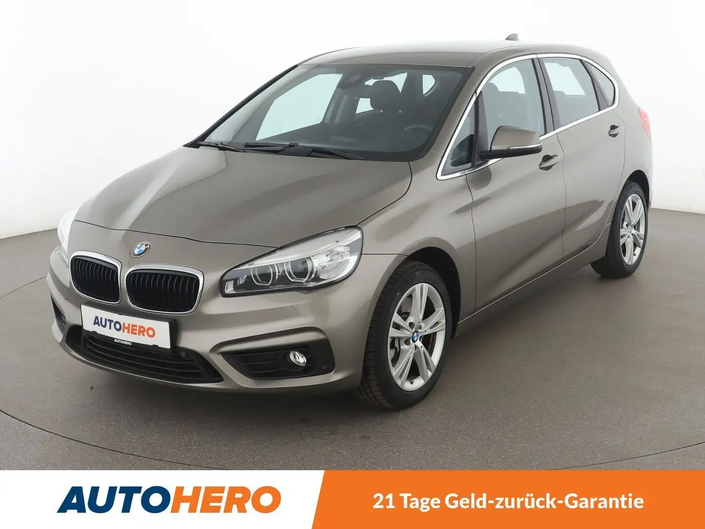 BMW 225 225i Active Tourer Aut.*NAVI*CAM*SHZ*ALU*KLIMA* Grijs - 1