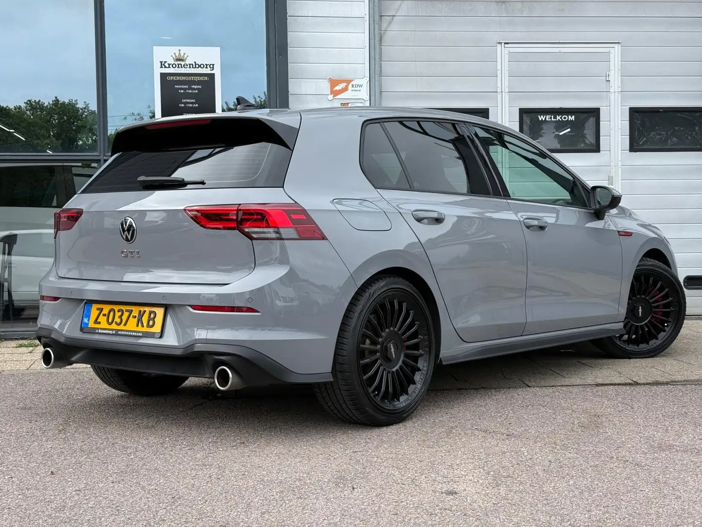 Volkswagen Golf GTI 2.0 TSI Performance, PANO, IQ, CAMERA Grijs - 2